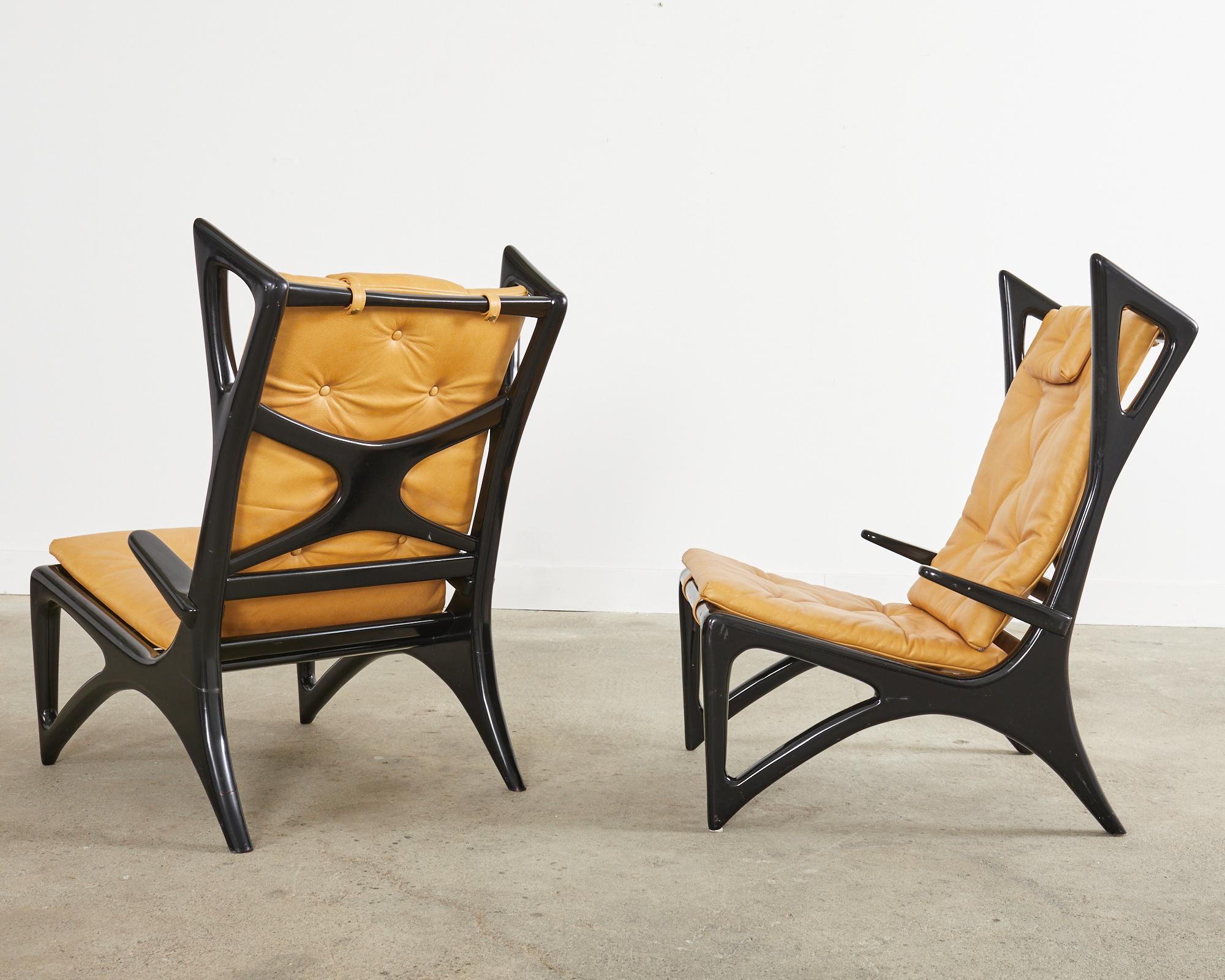 Mid-Century Modern Pair of Italian Gio Ponti Style Ebonized Lounge Chairs For Sale