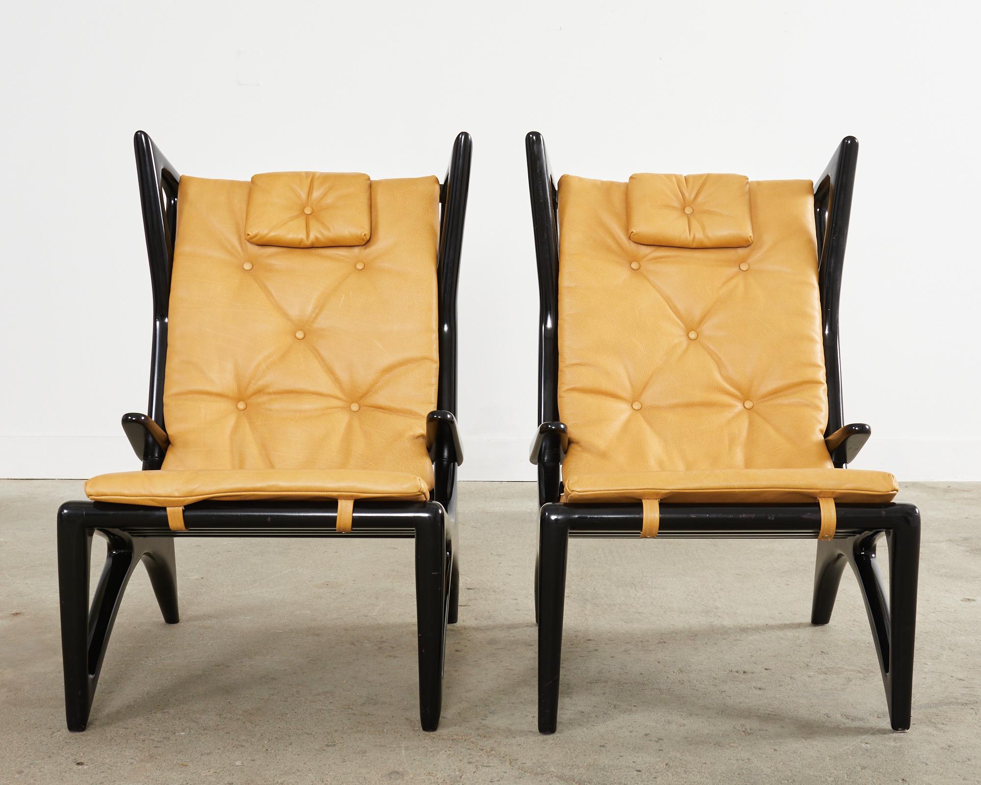 Lacquered Pair of Italian Gio Ponti Style Ebonized Lounge Chairs For Sale