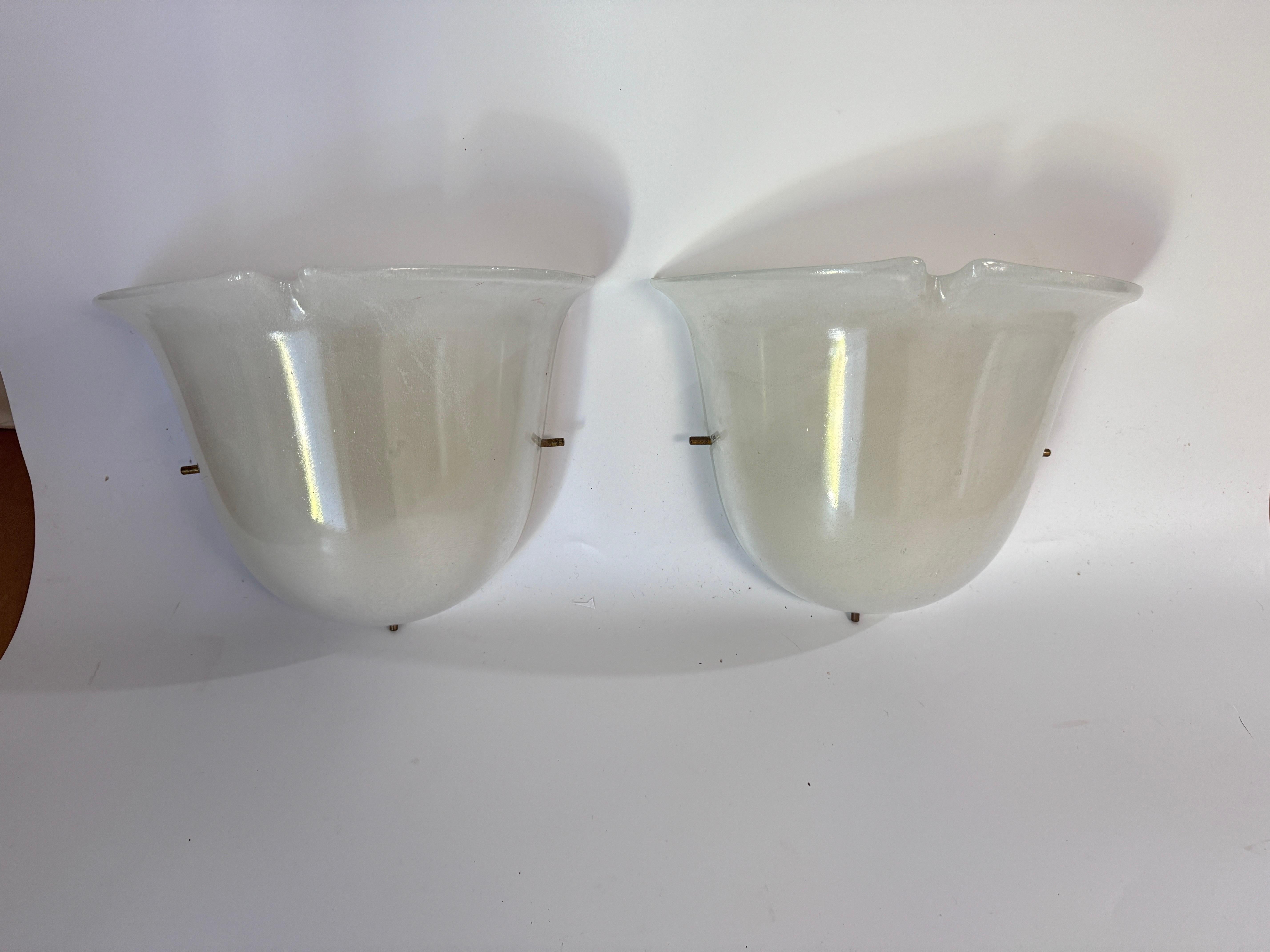 Paire d'appliques italiennes en verre  Italie, circa 1970, couleur blanche en vente 6