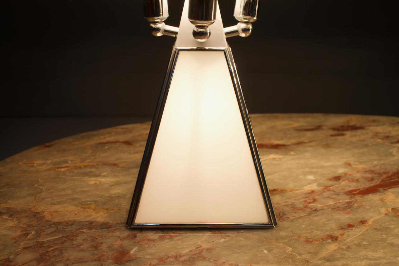 Very nice modern handmade glass and metal table lamps from Italy’s 1980s in a modern Tiffany style.
5 bulbs with an E 14 socket per Lamp.
Very good condition.