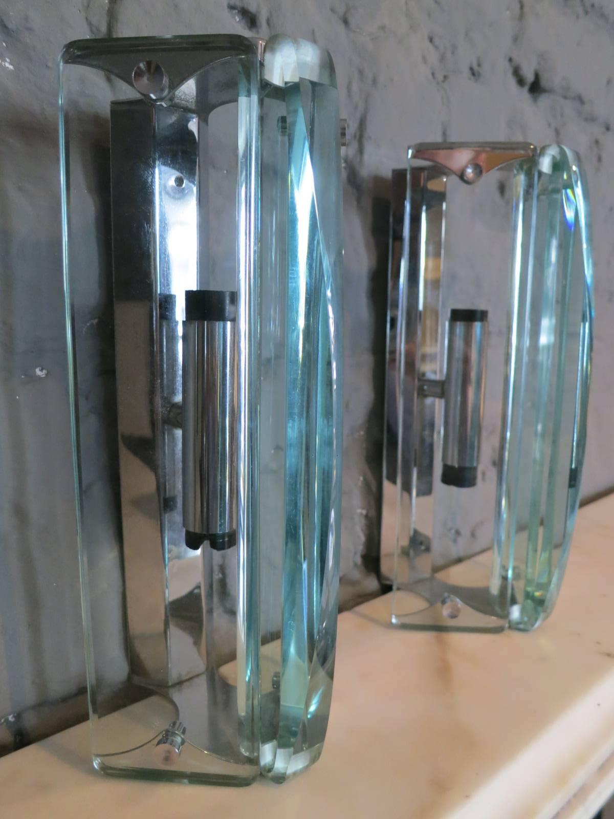 Milieu du XXe siècle Paire d'appliques murales italiennes en verre en vente