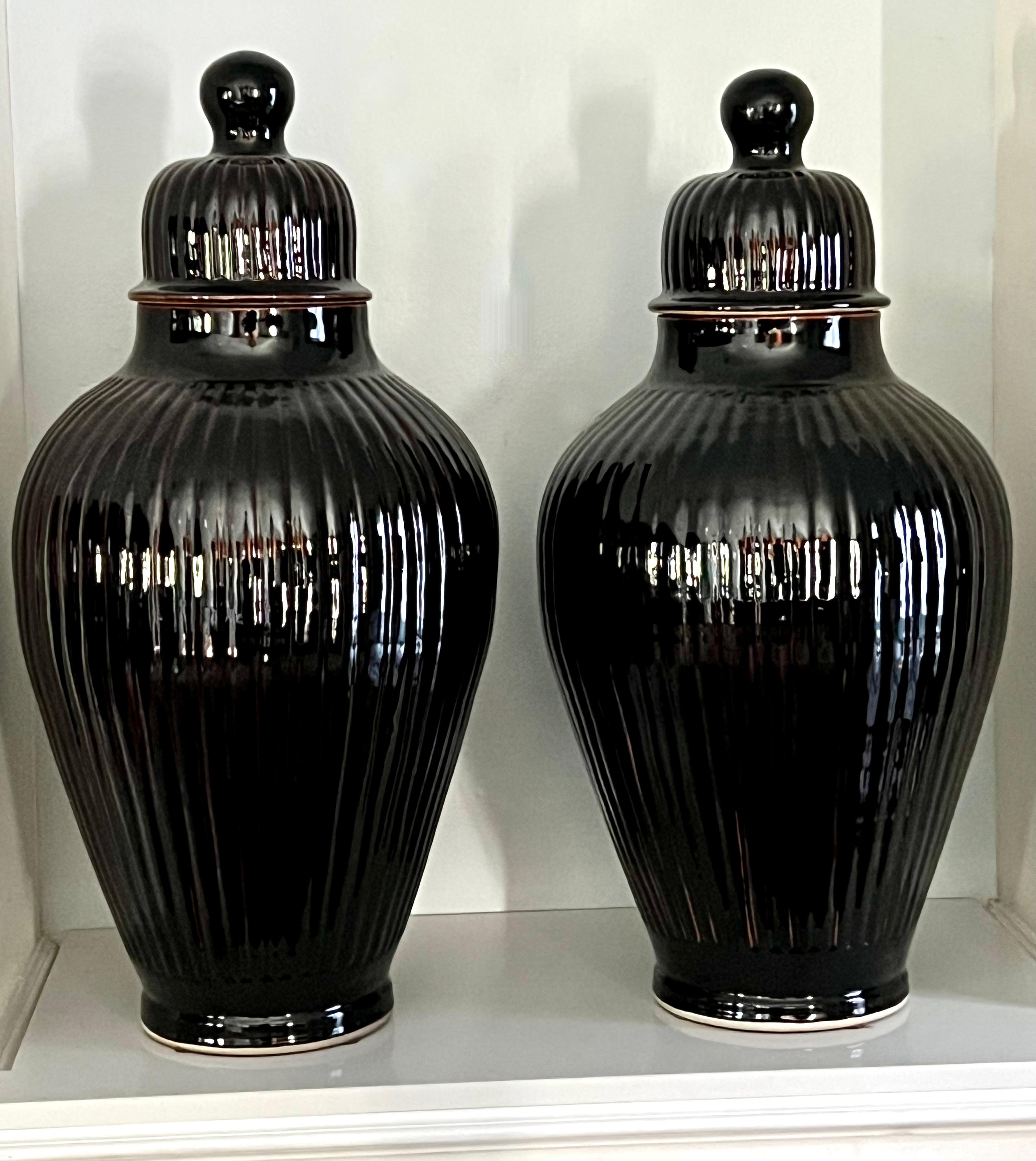 Paar italienische glasierte keramische Ingwer JAR Urnen mit Deckel im Angebot 4