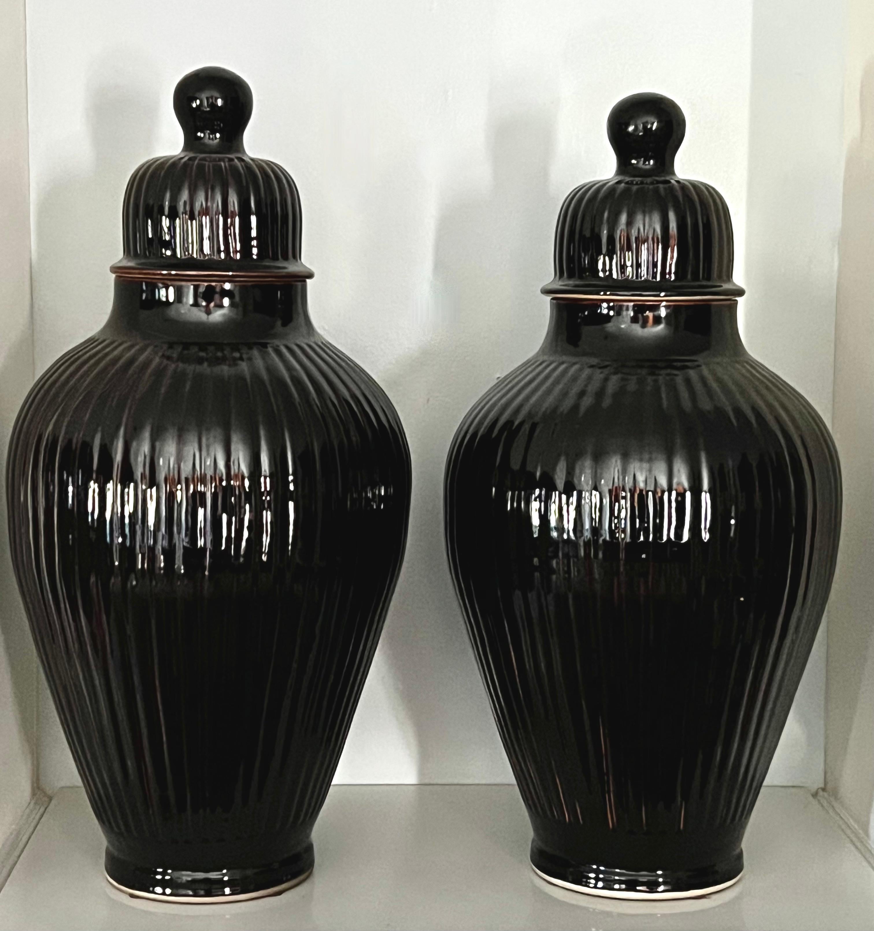 20th Century Pair of Italian Glazed Ceramic Ginger Jar Lidded Urns For Sale