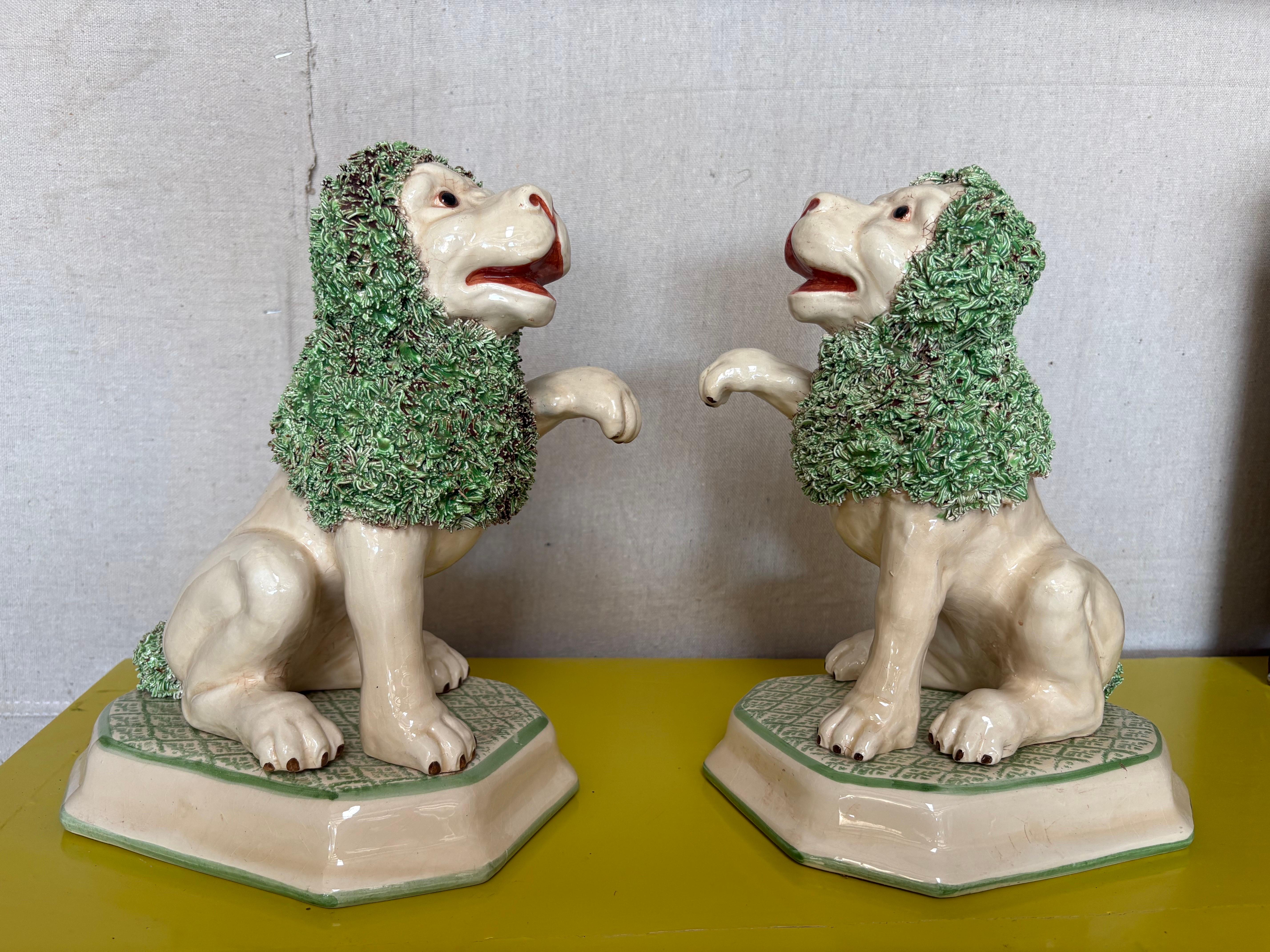Pair Of Italian Glazed Ceramic Lions.
Offered is a beautiful pair of Italian Hollywood Regency glazed ceramic lions. This friendly pair of lions can be used as bookends, coffee table or bookcase accessories or mantle accessories.