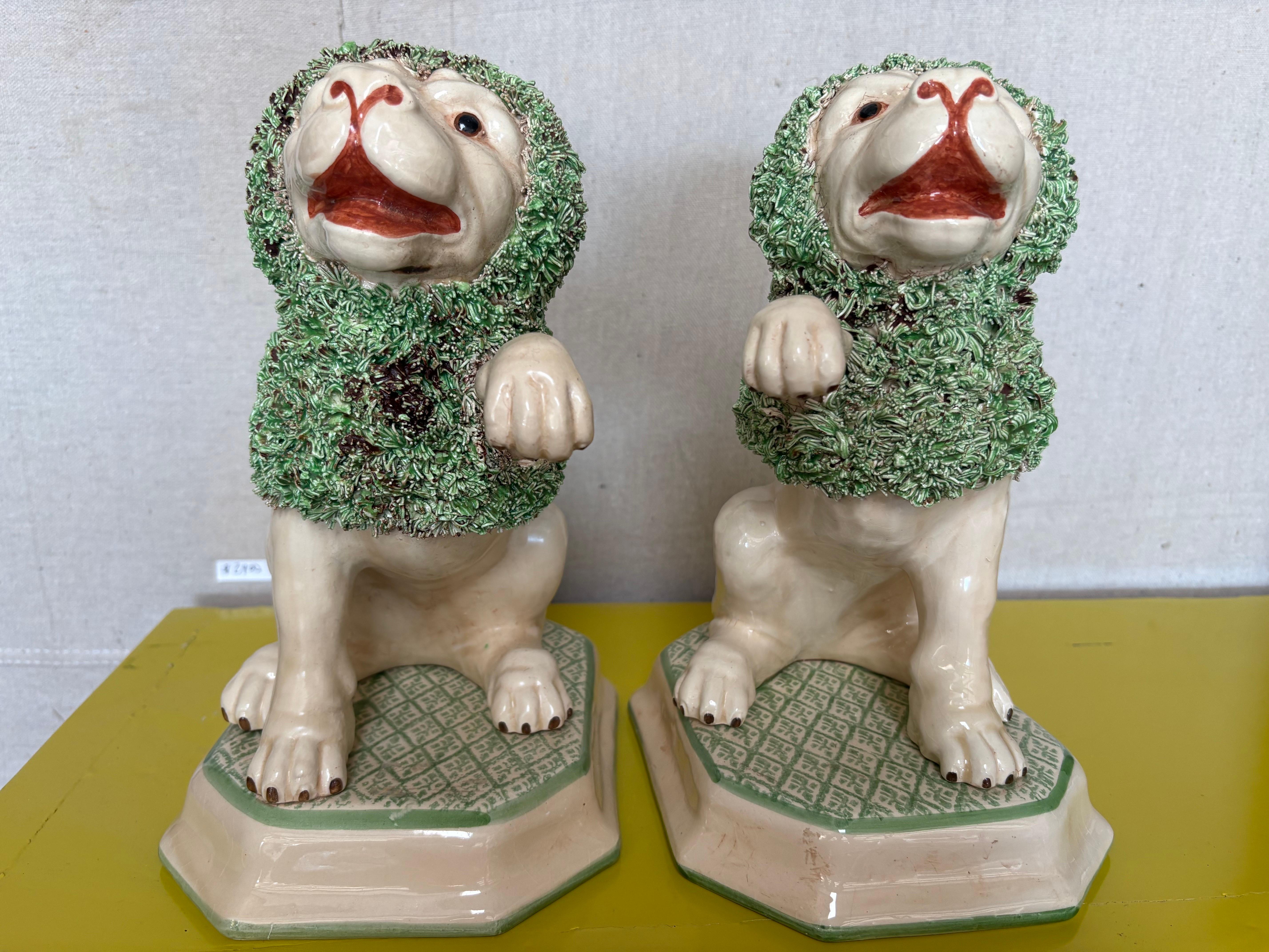 Hollywood Regency Pair Of Italian Glazed Ceramic Lions For Sale