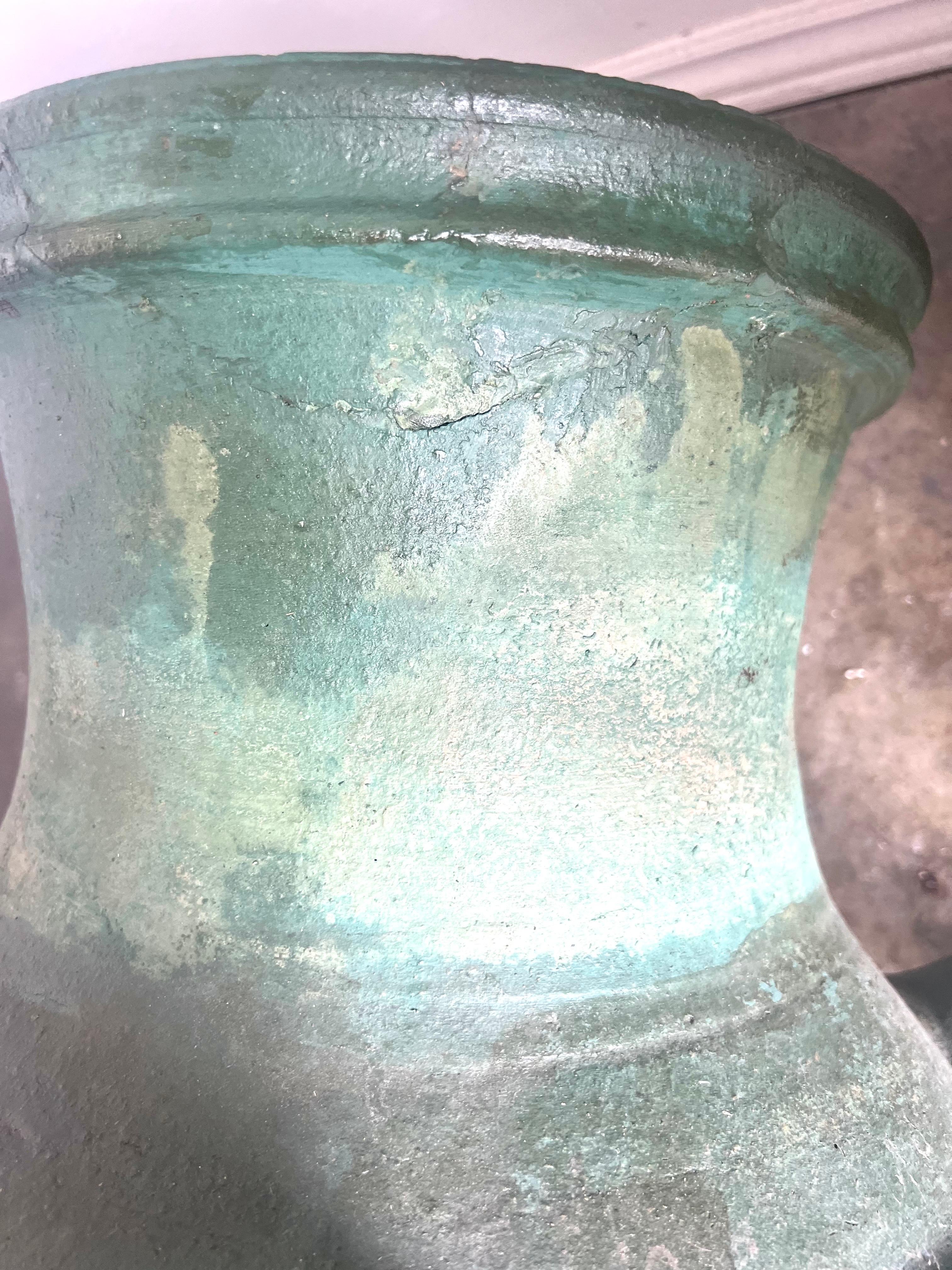 Paire d'urnes italiennes en céramique émaillée des années 1930 en vente 3