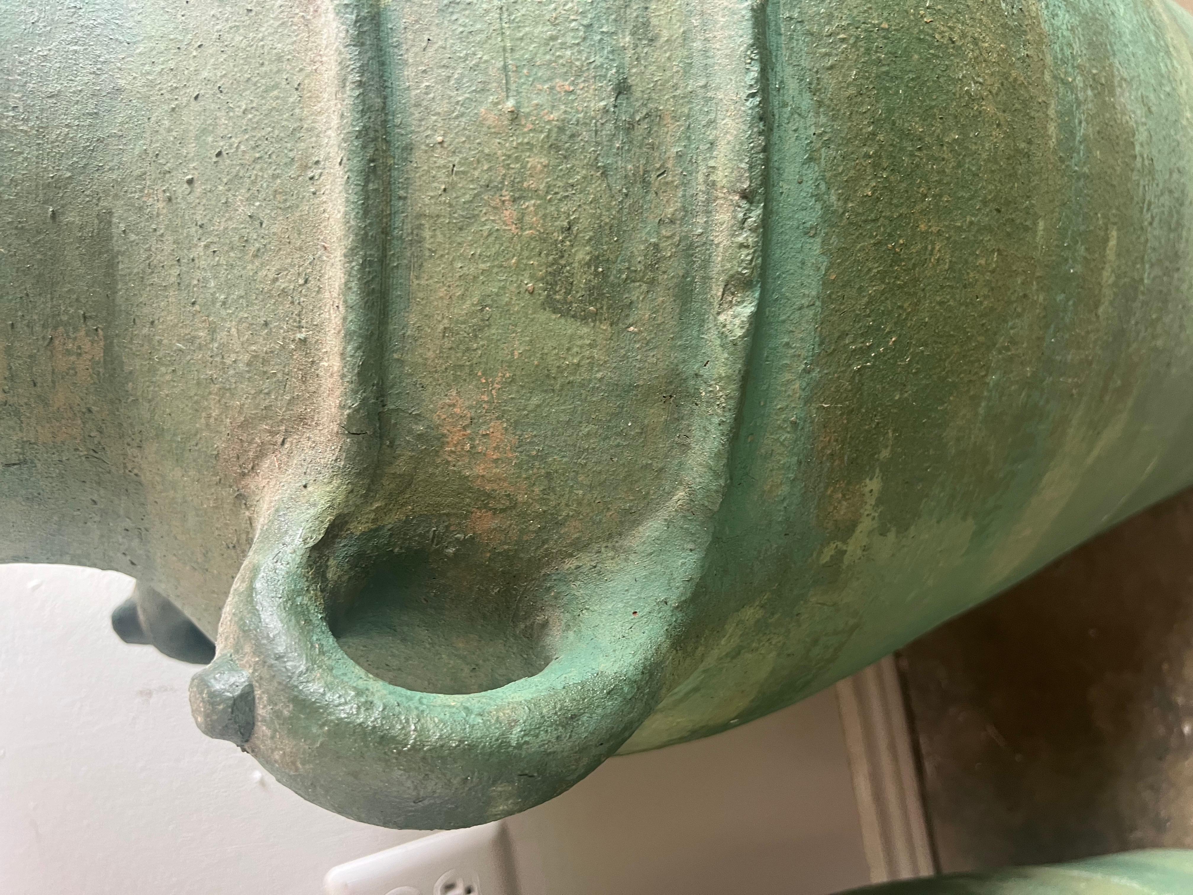 Milieu du XXe siècle Paire d'urnes italiennes en céramique émaillée des années 1930 en vente