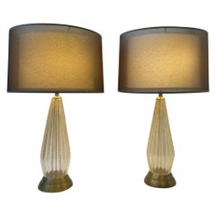 Paire de lampes de table italiennes en verre de Murano et laiton à la poussière d'or par Marbro Lamp Co.