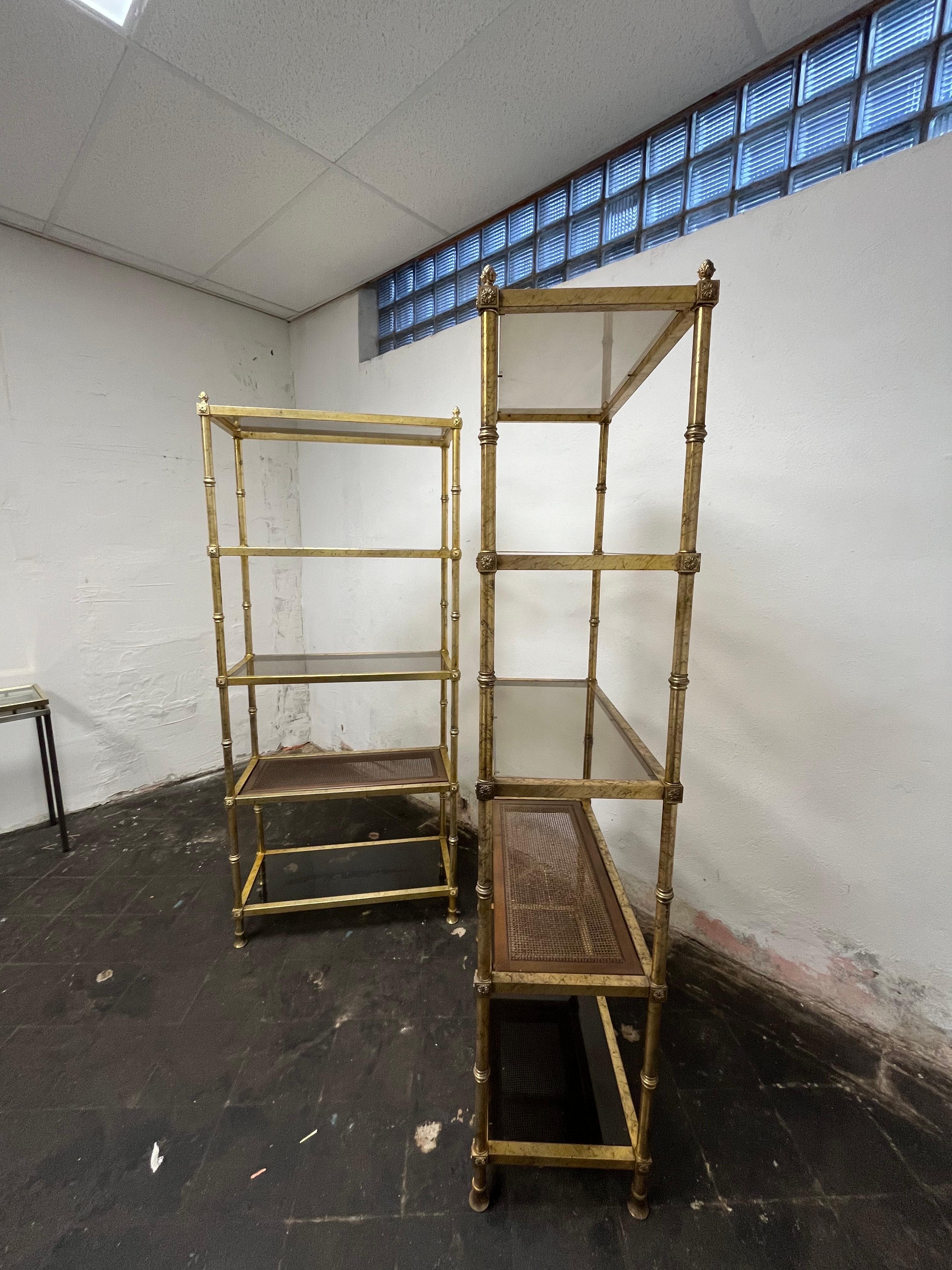 Pareja de estanterías italianas doradas Étagères Italiano en venta