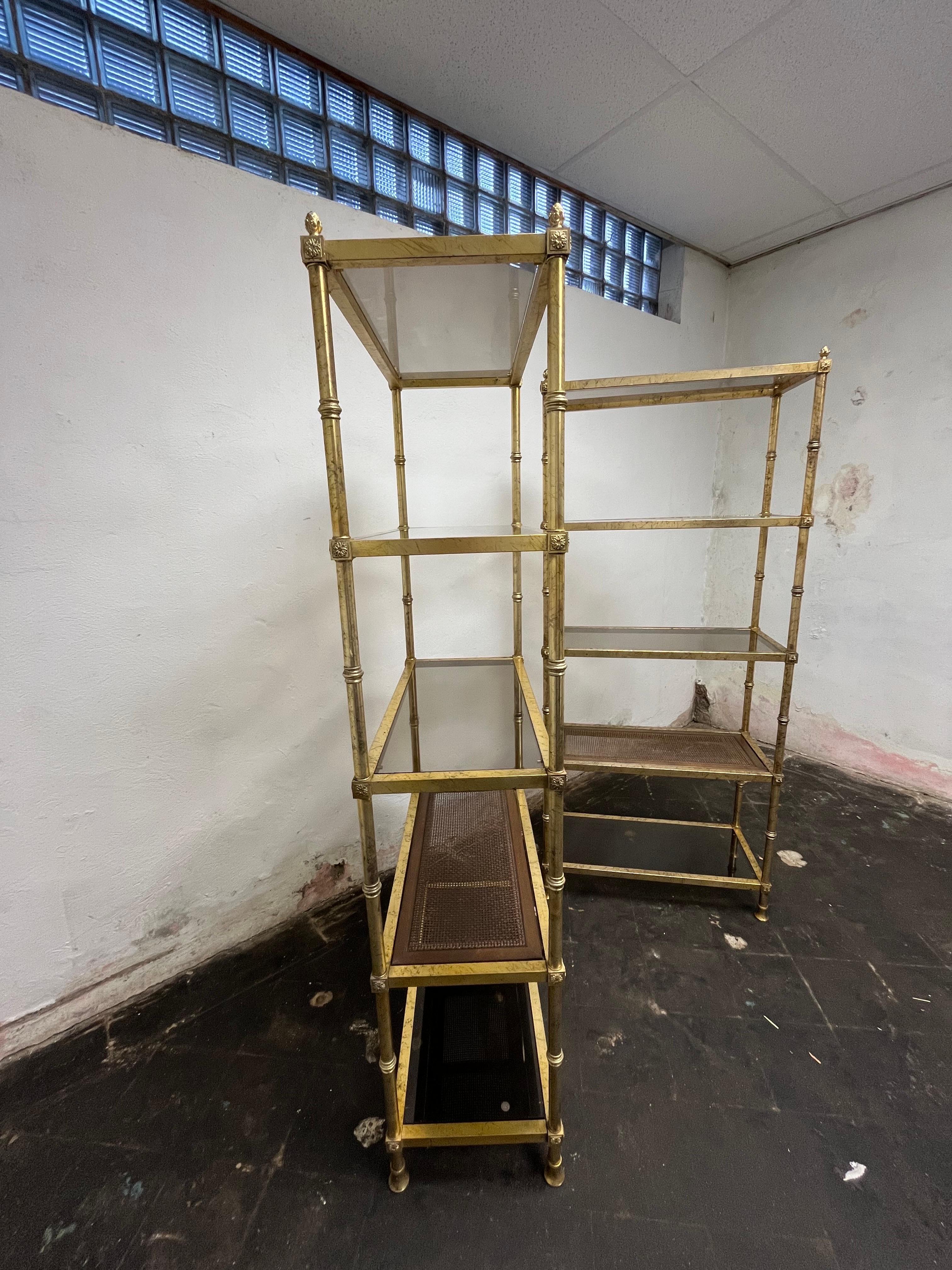 Pareja de estanterías italianas doradas Étagères en venta 1
