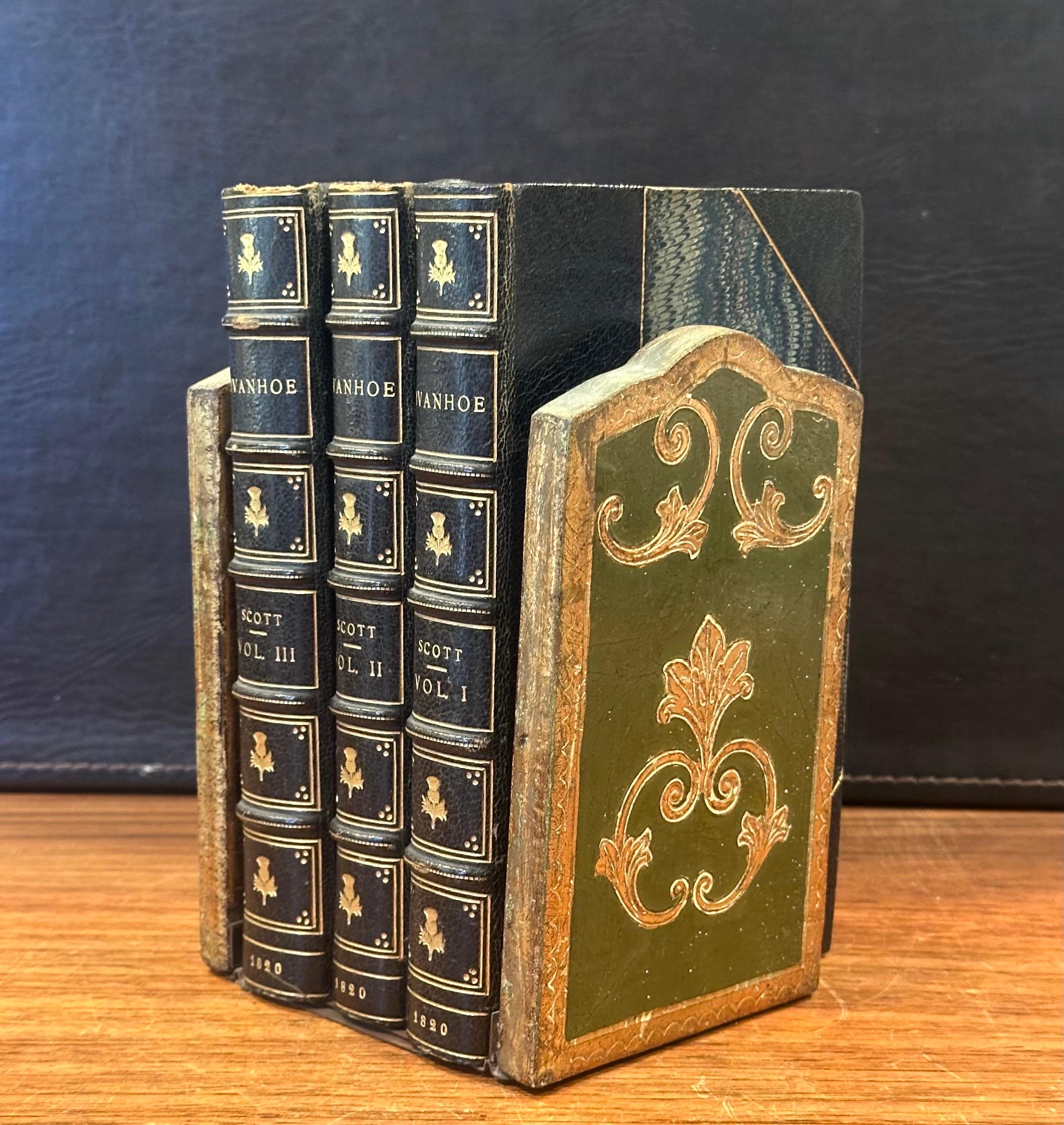 Chinese Pair of Italian Gold Gilt Folding Bookends by Franco Tacchi For Sale