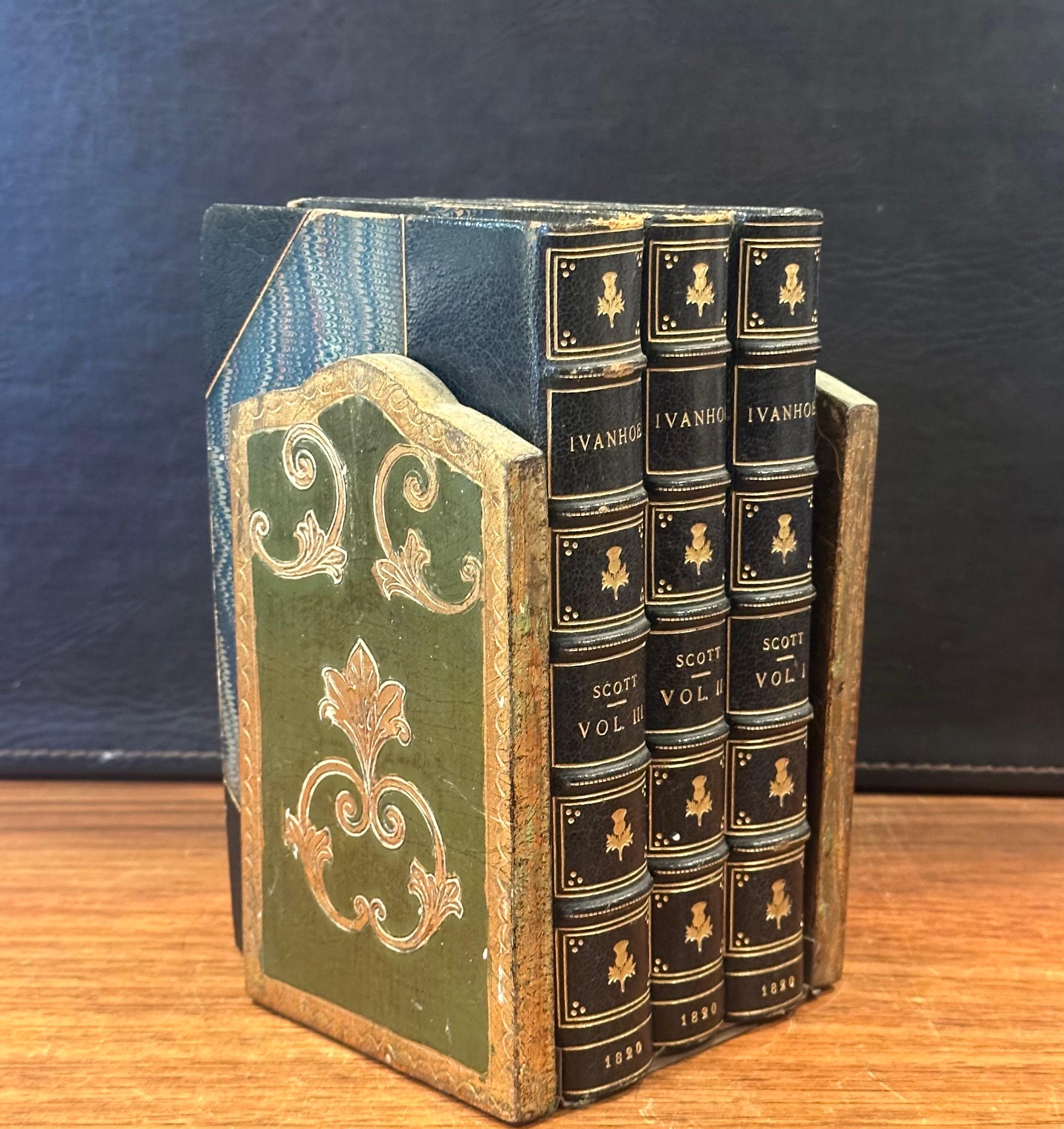 Pair of Italian Gold Gilt Folding Bookends by Franco Tacchi In Good Condition For Sale In San Diego, CA