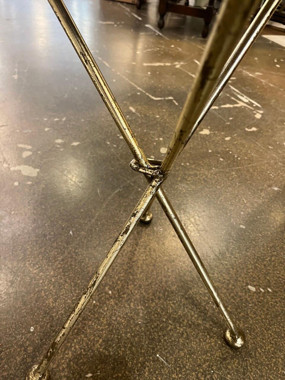 Paire de tables d'appoint italiennes en mosaïque pliante et dorée en vente 1