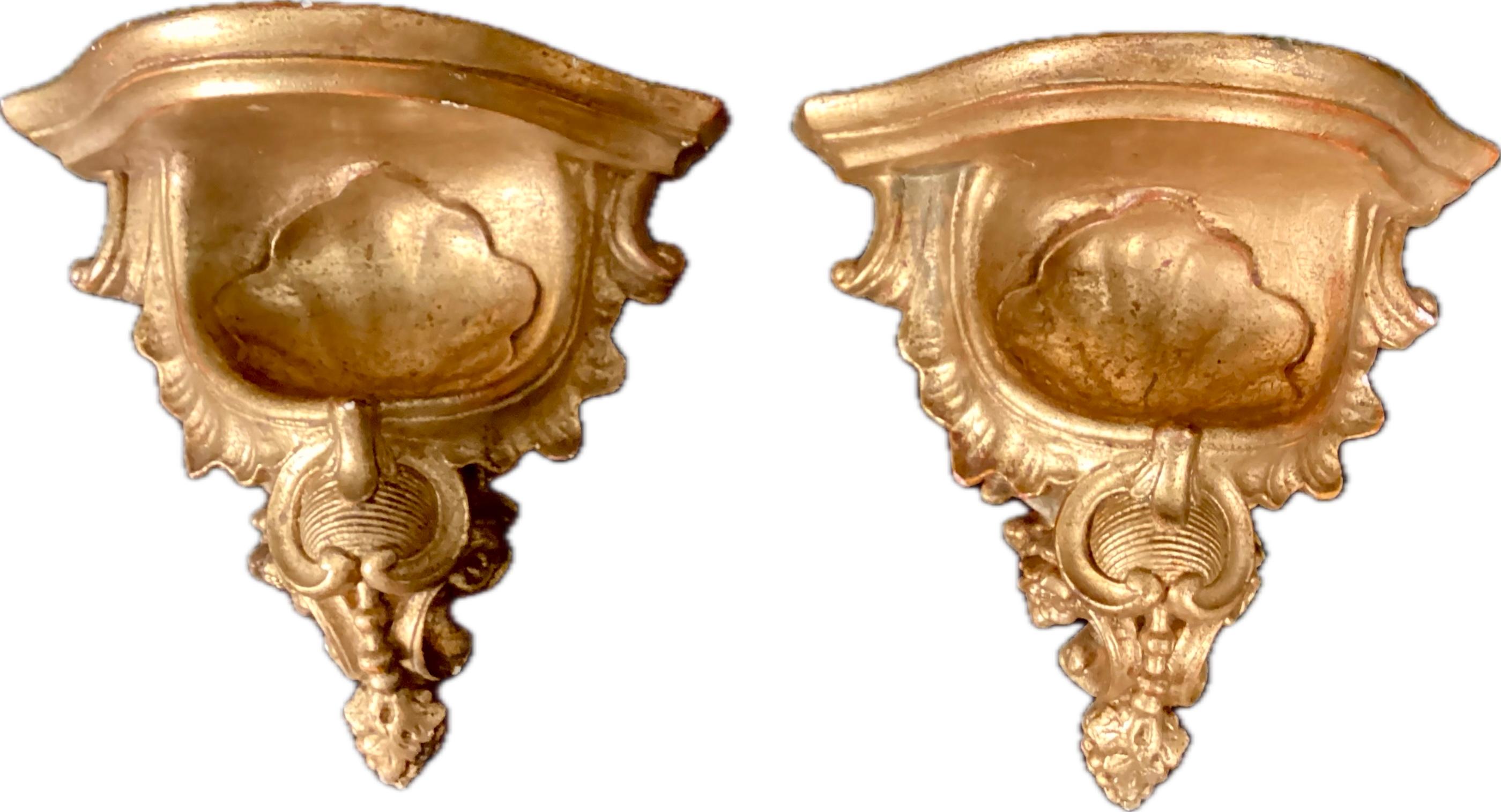 Pair of Italian Gold Gilt Wall Brackets For Sale 2