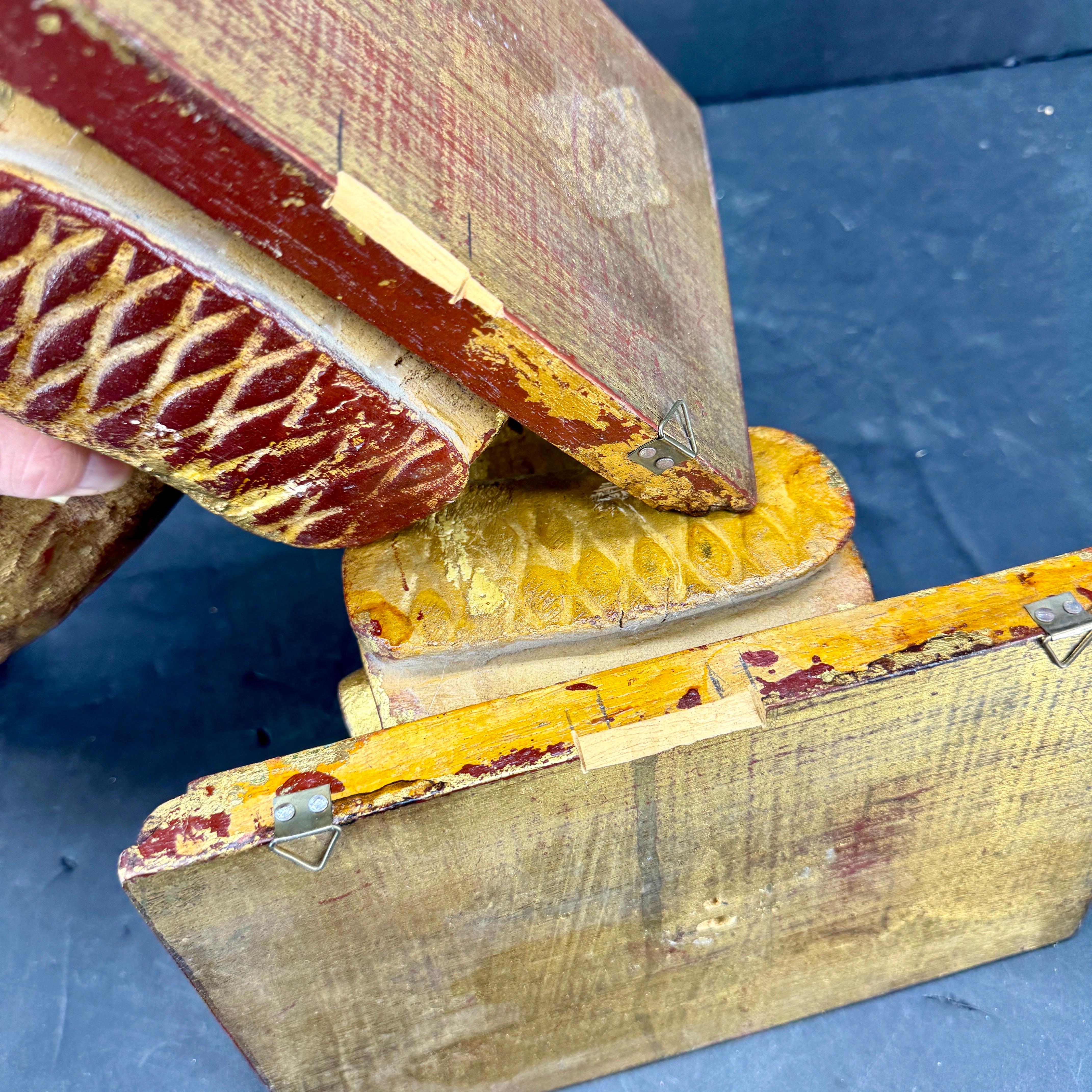 Pareja de repisas o ménsulas italianas de acanto de madera dorada en venta 8