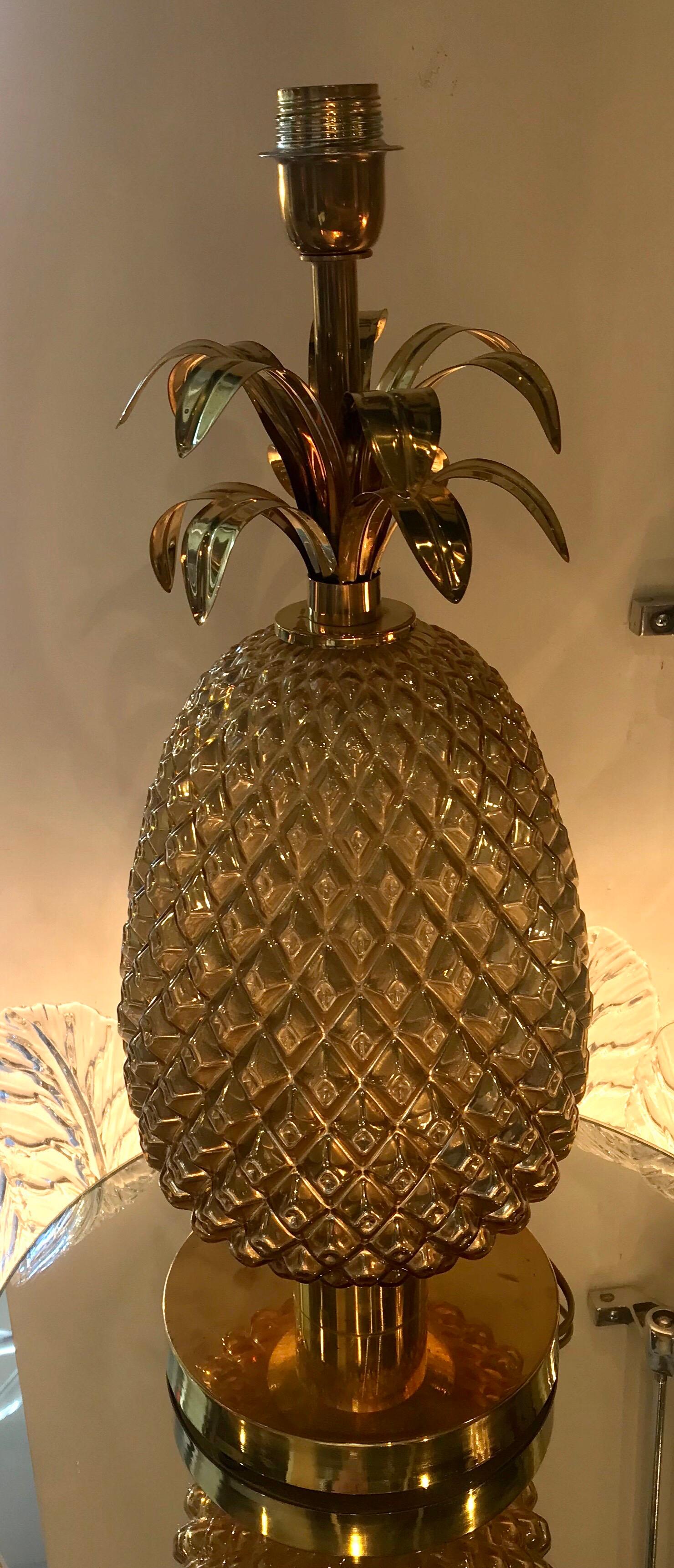 20th Century Pair of Italian Golden Glass and Brass Pineapple Table Lamps For Sale