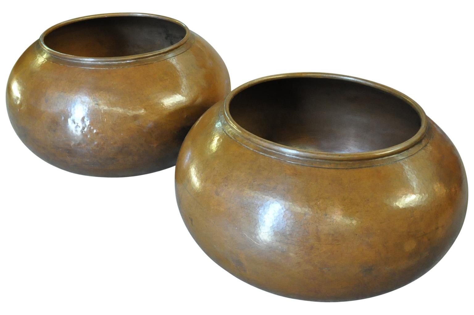 Pair of Italian Grand Sale Copper Pots In Good Condition In Atlanta, GA