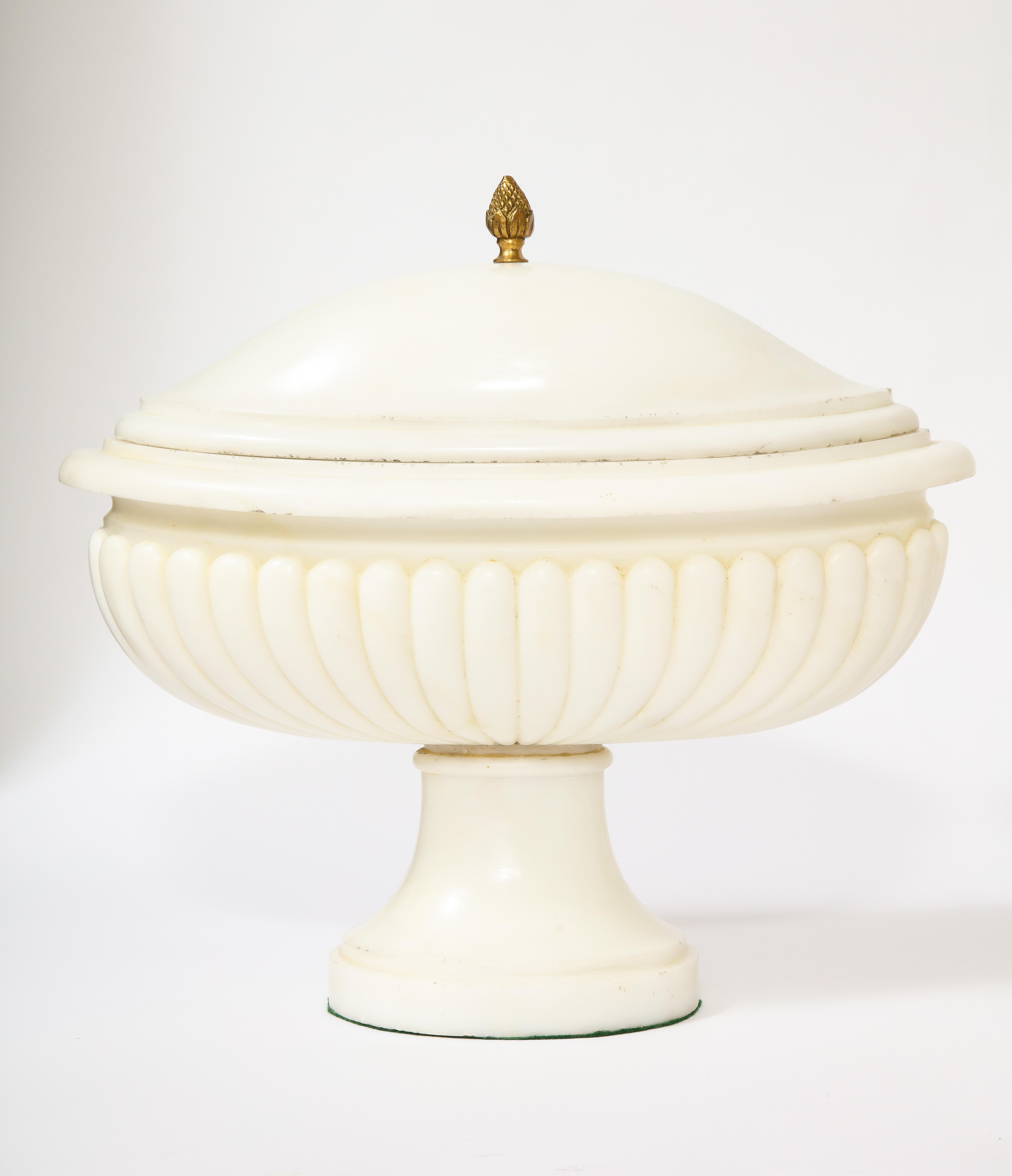 Pair of Italian Grand-Tour Neoclassical Hand-Carved Carrara Marble Covered Bowls For Sale 6