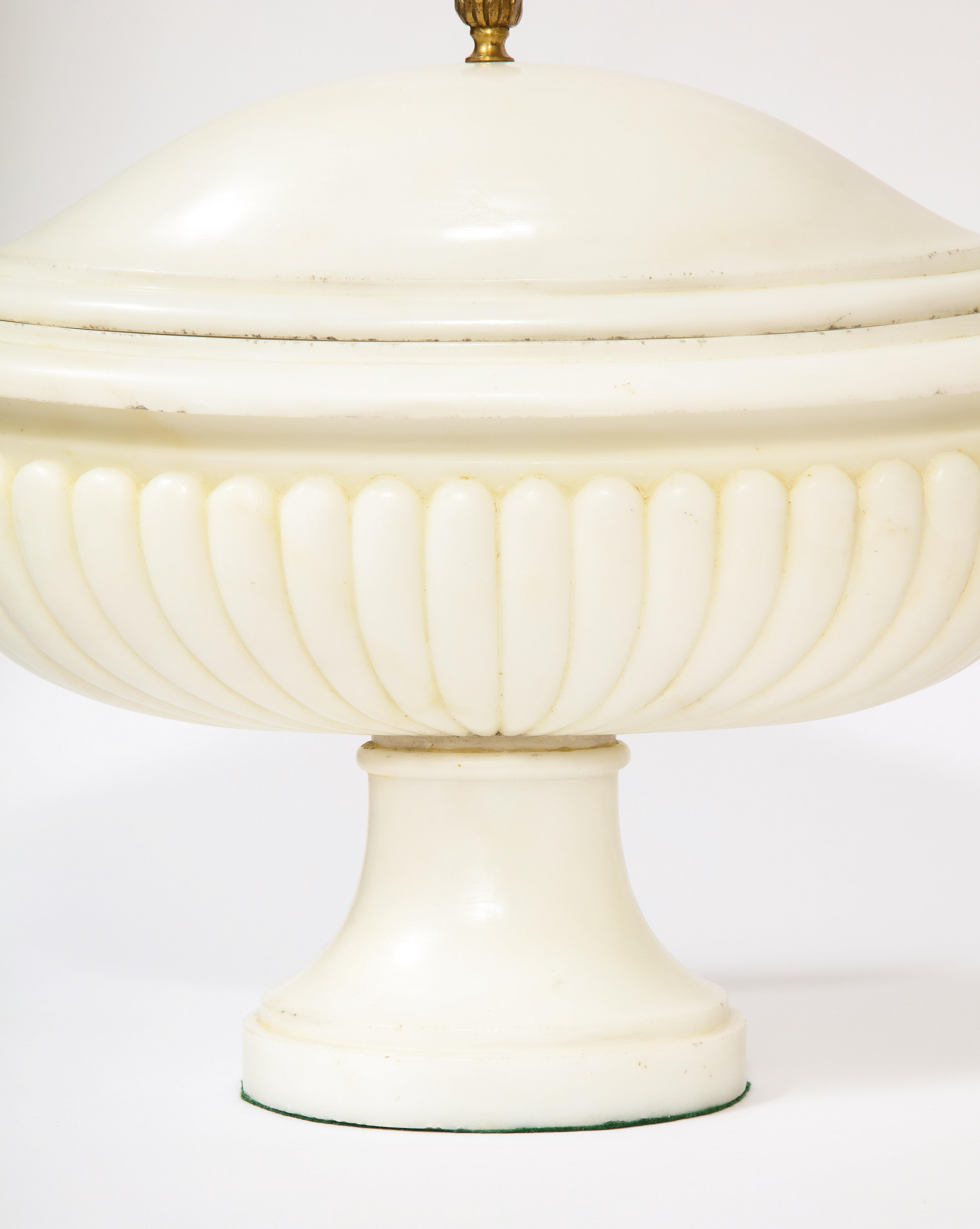 Pair of Italian Grand-Tour Neoclassical Hand-Carved Carrara Marble Covered Bowls For Sale 7