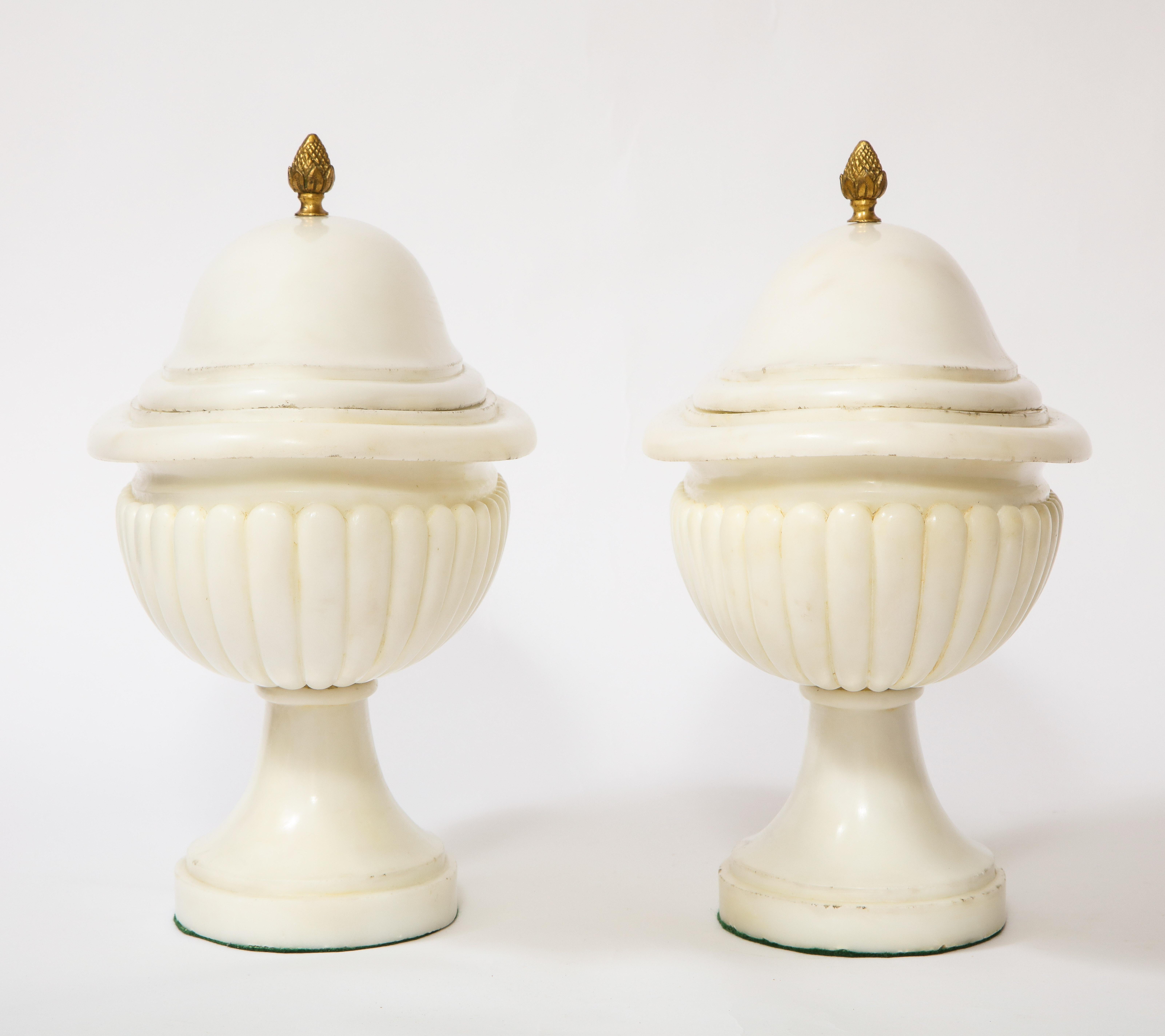 19th Century Pair of Italian Grand-Tour Neoclassical Hand-Carved Carrara Marble Covered Bowls For Sale
