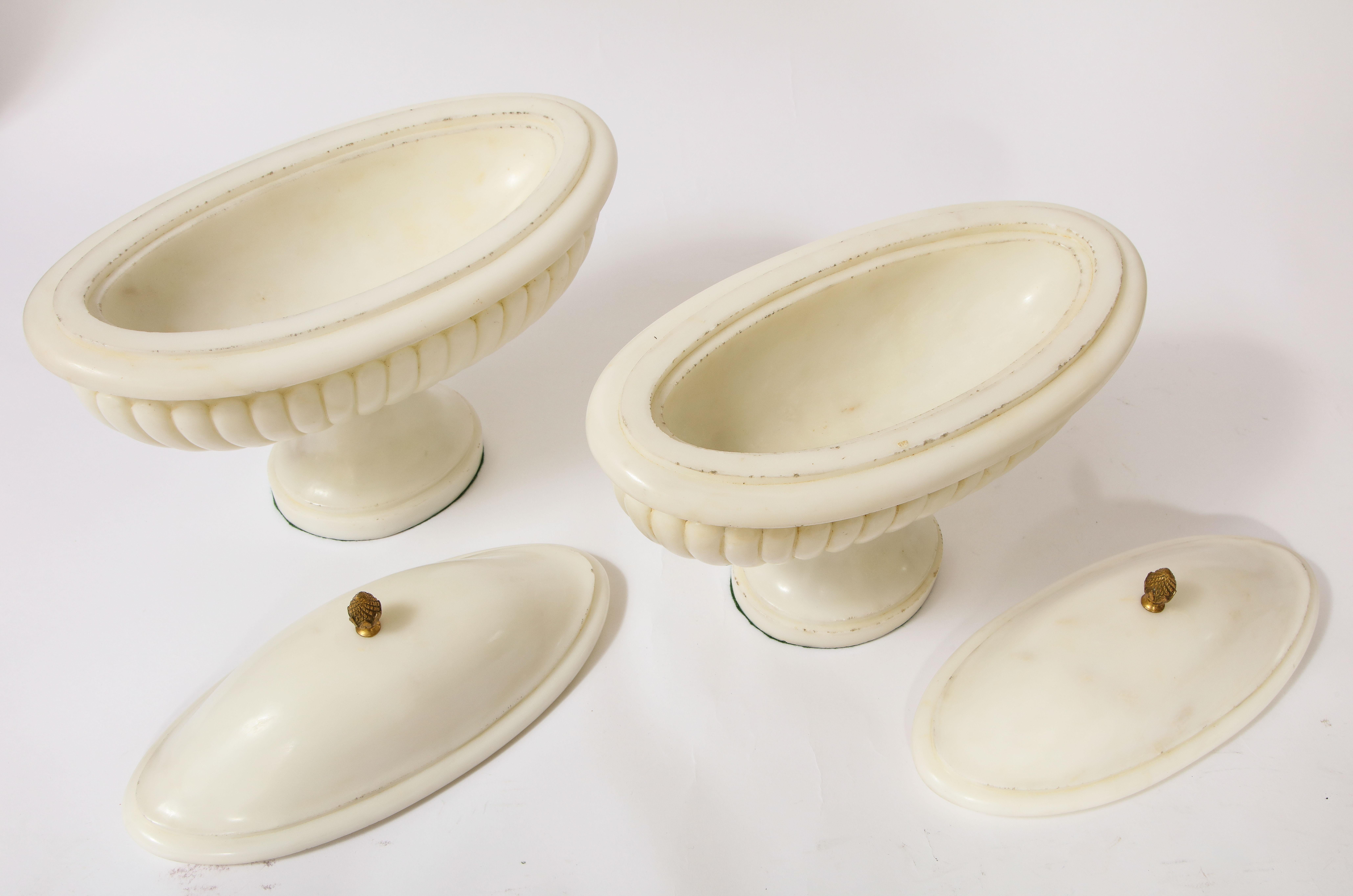 Pair of Italian Grand-Tour Neoclassical Hand-Carved Carrara Marble Covered Bowls For Sale 2