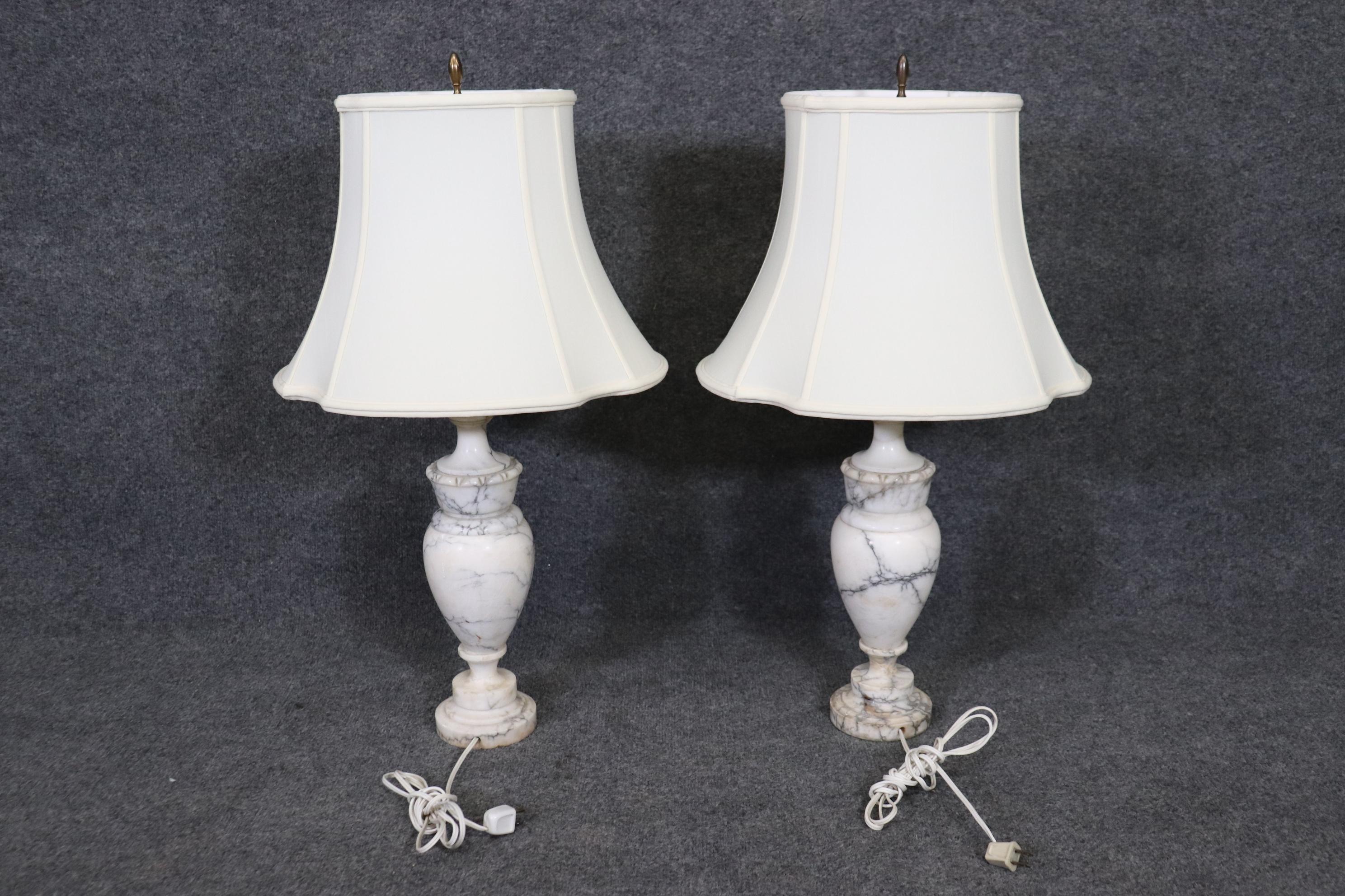 Hand-Carved Pair of Italian Grand Tour Style Carrara Marble Table Lamps For Sale