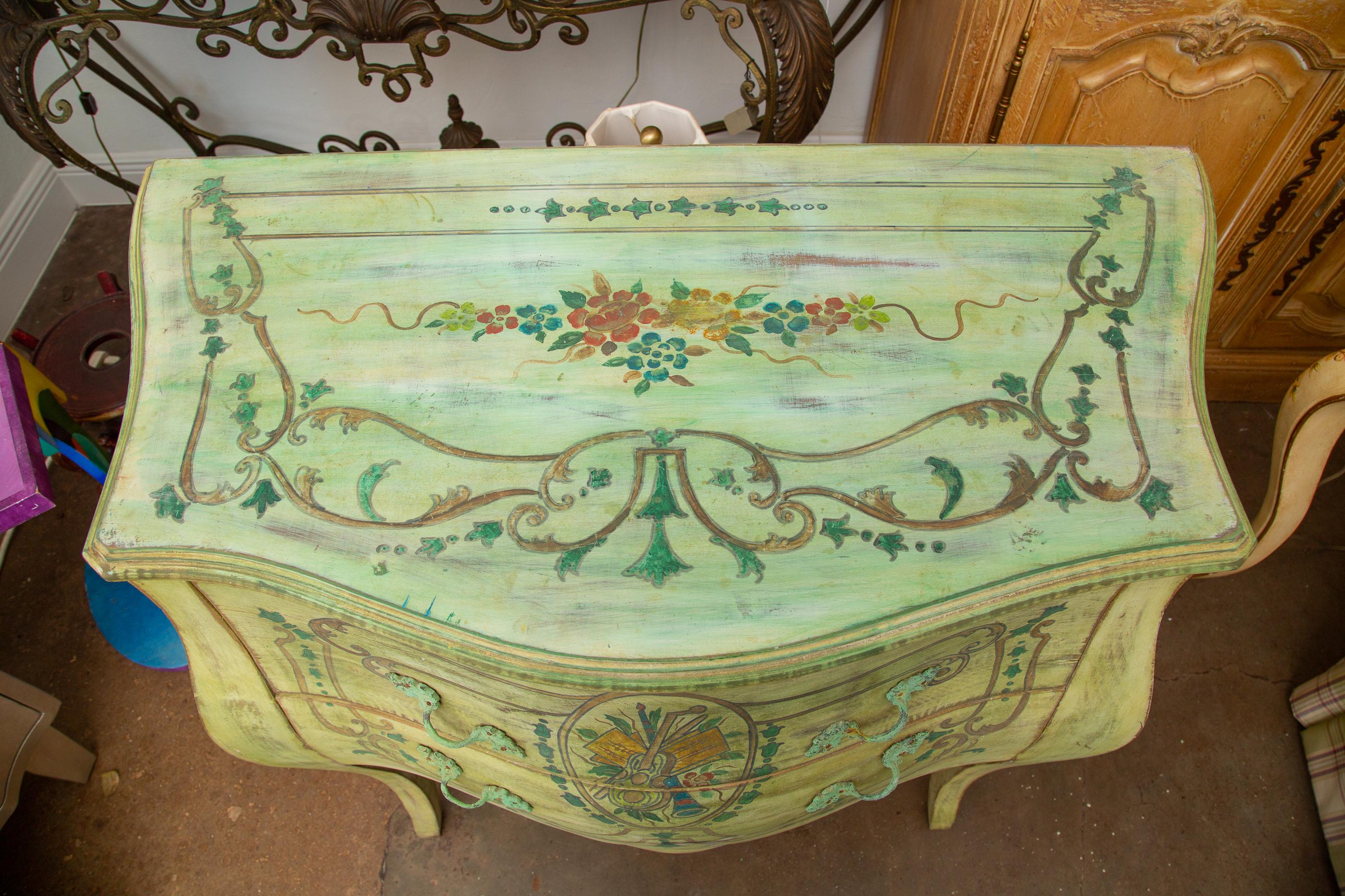 Paire de commodes italiennes peintes en vert en vente 2