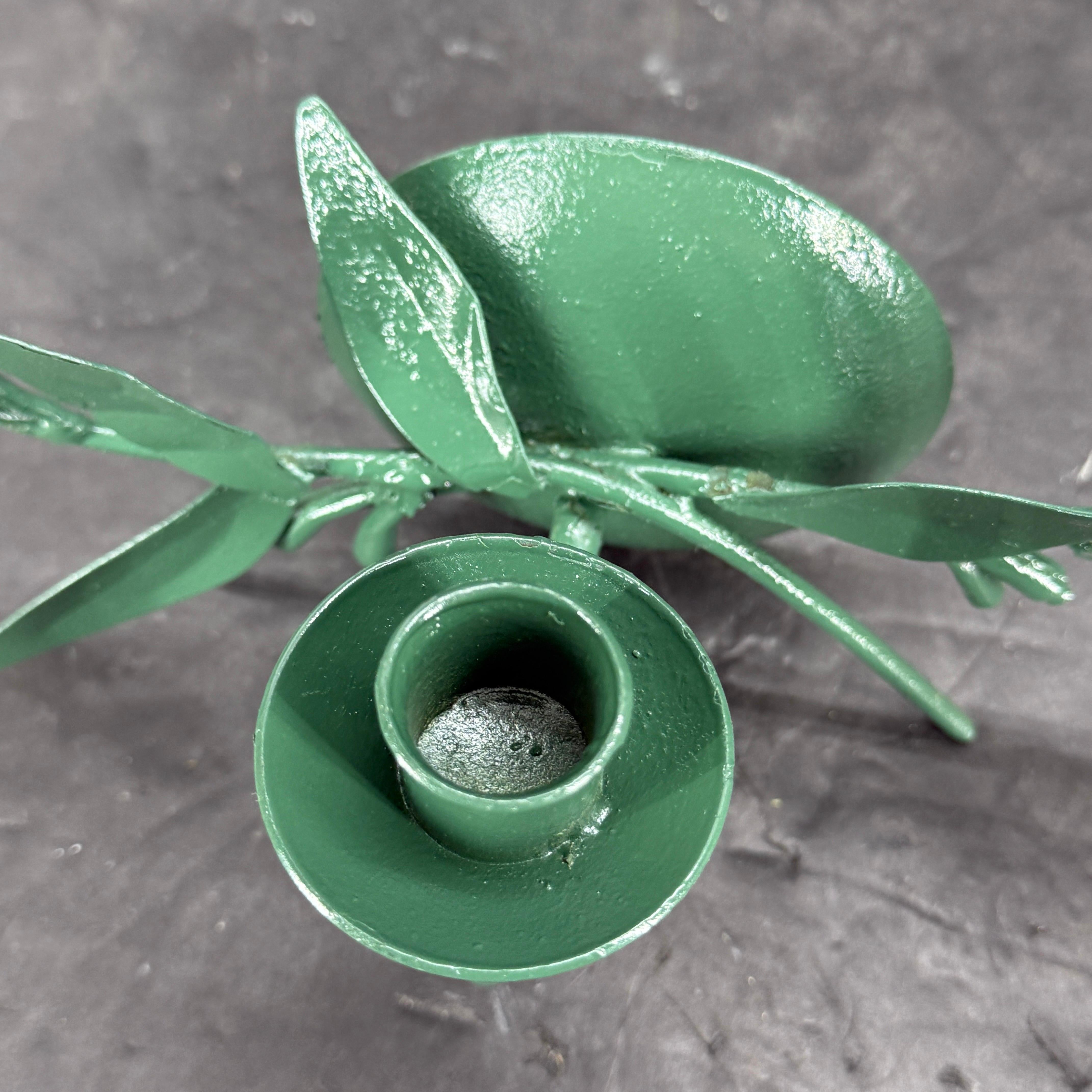 Pair of Italian Green Painted Laurel Leaf Candle Wall Sconces en vente 5