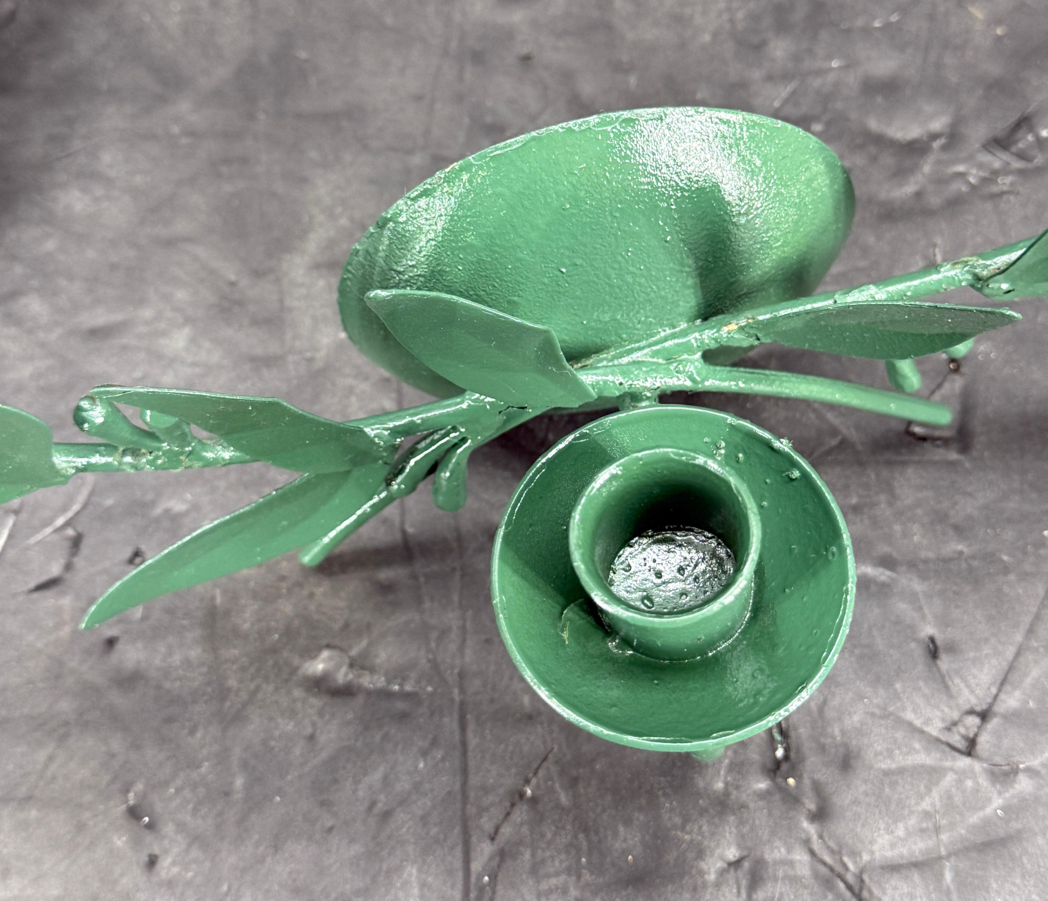 Pair of Italian Green Painted Laurel Leaf Candle Wall Sconces en vente 7