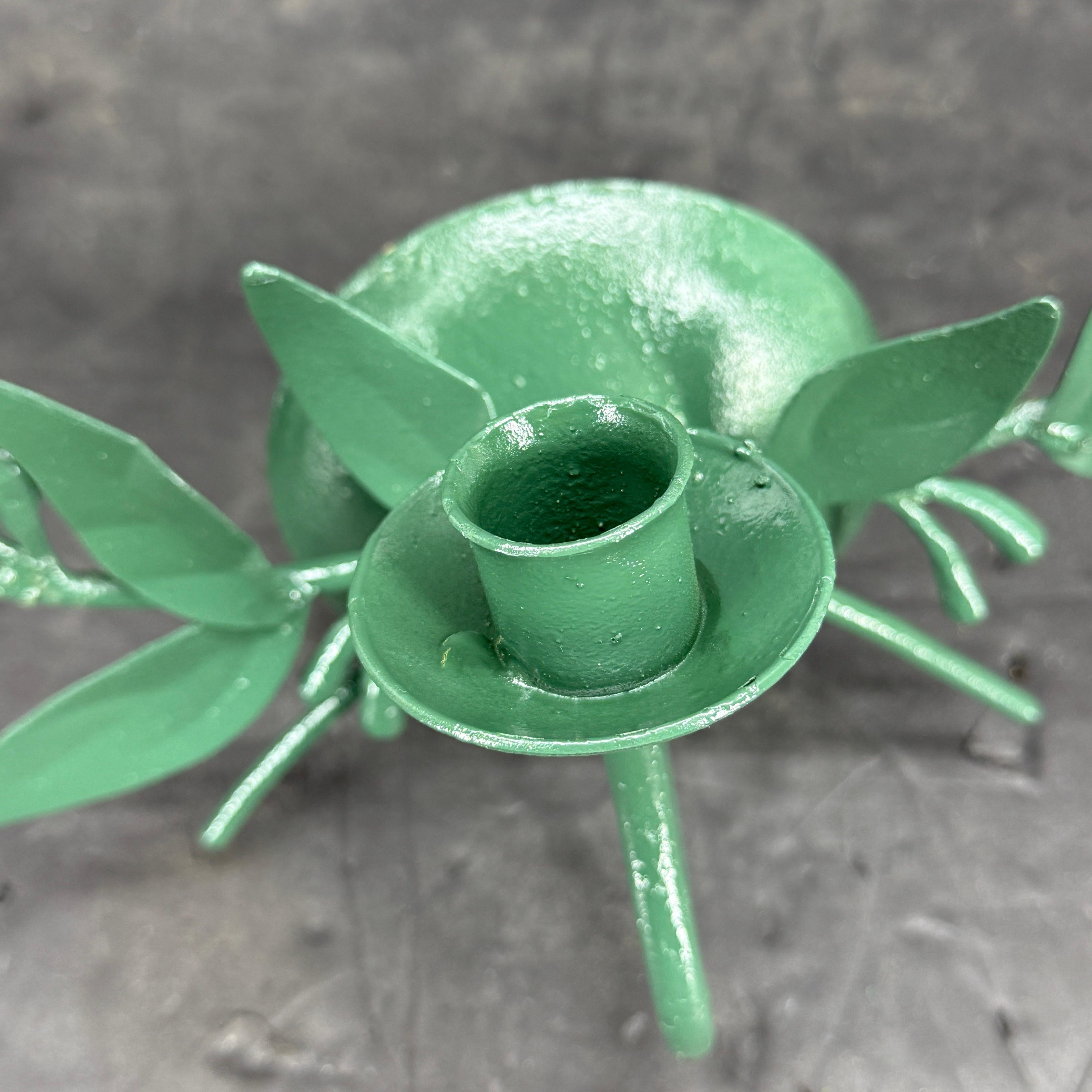 Pair of Italian Green Painted Laurel Leaf Candle Wall Sconces en vente 8