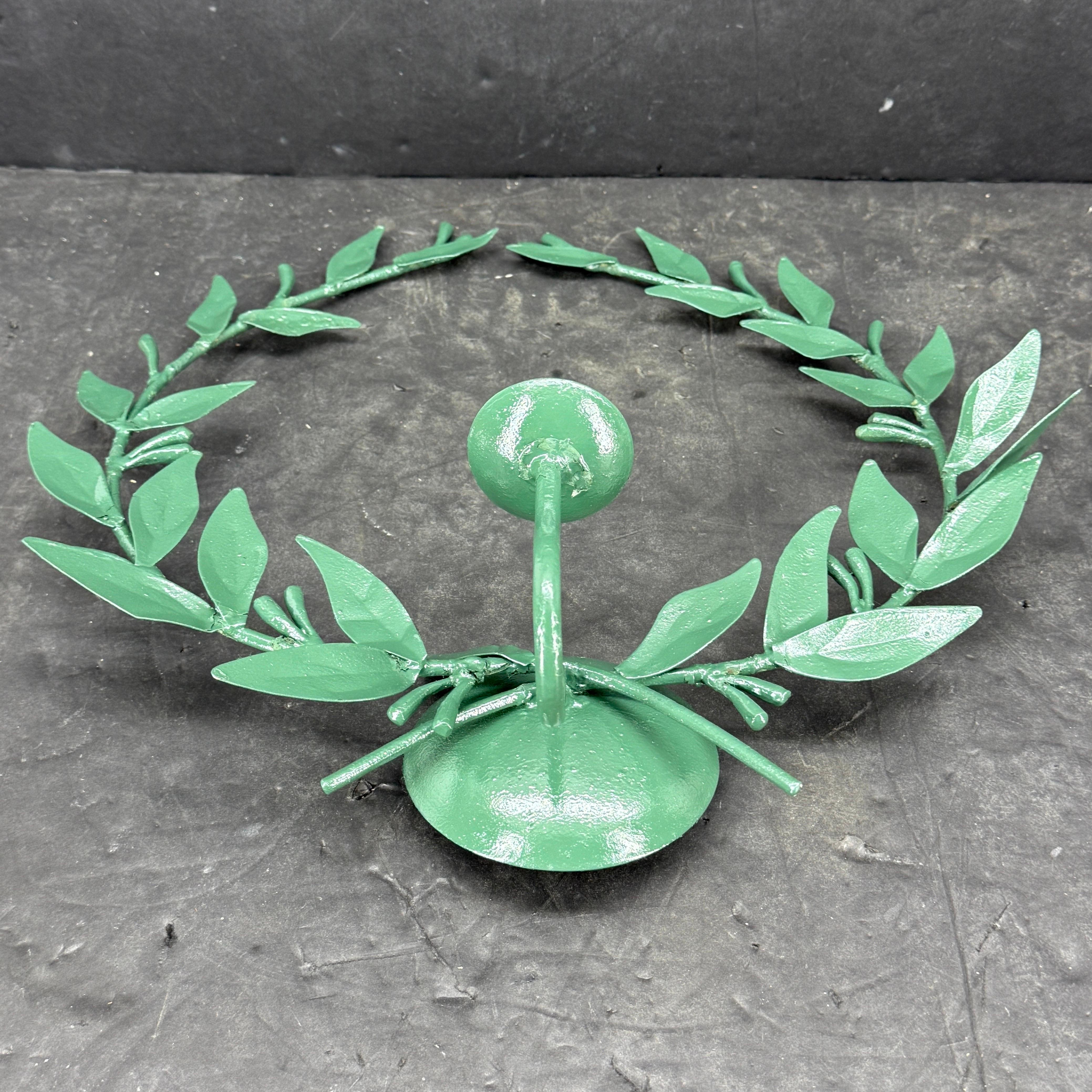 Paar italienische grün bemalte Lorbeerblatt-Wandleuchter mit Kerze (Gemalt) im Angebot