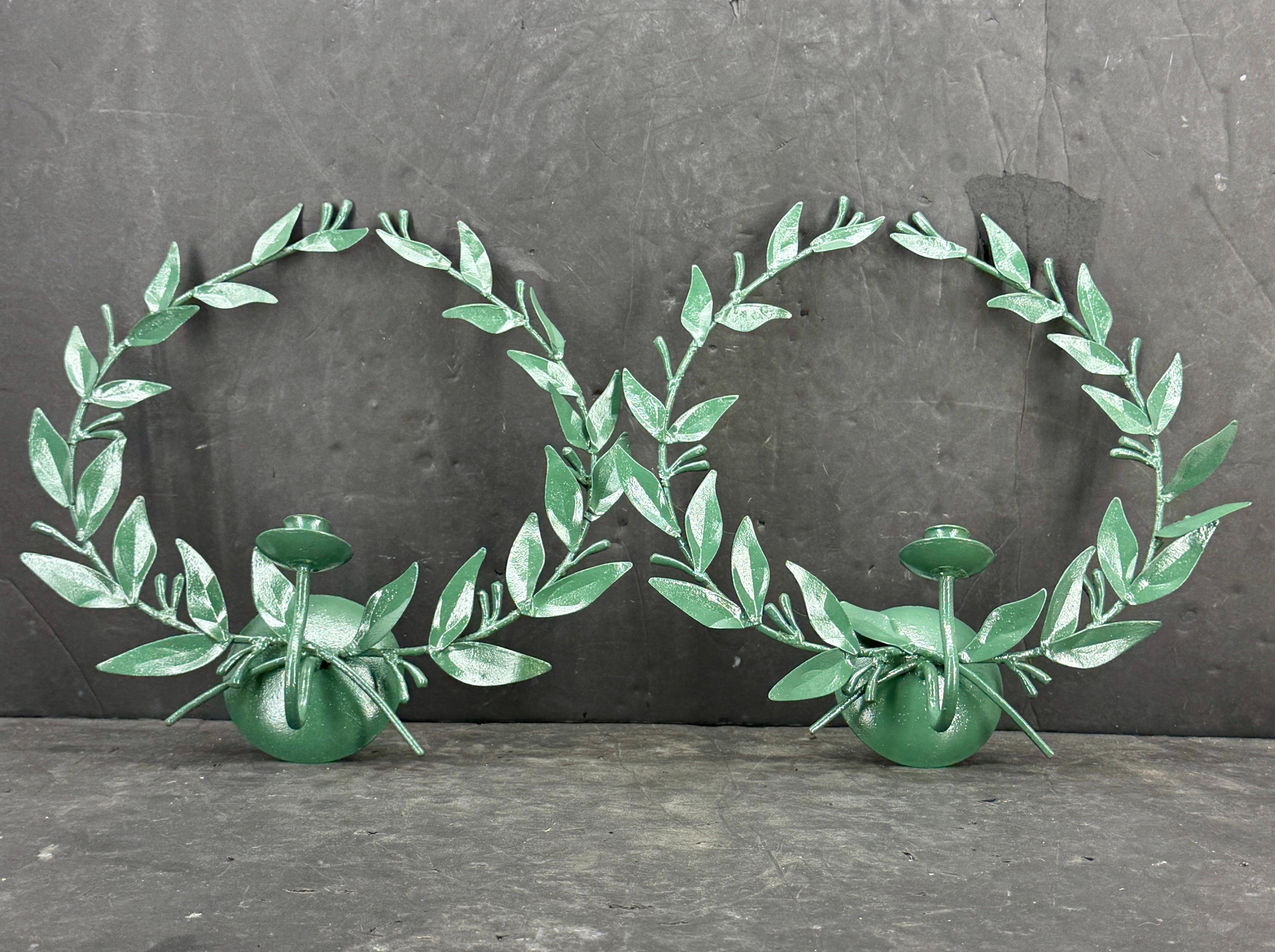 Métal Pair of Italian Green Painted Laurel Leaf Candle Wall Sconces en vente