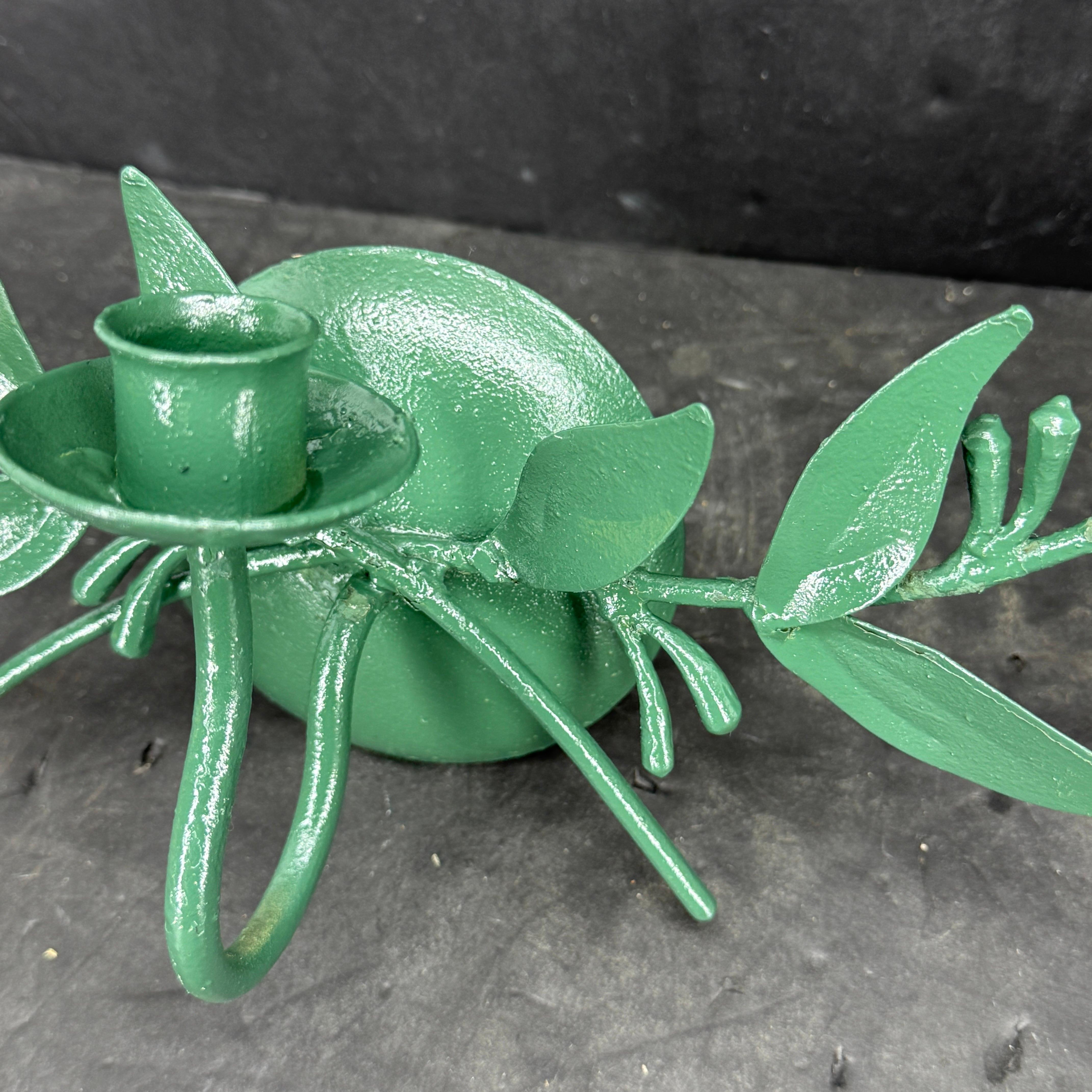 Pair of Italian Green Painted Laurel Leaf Candle Wall Sconces en vente 1