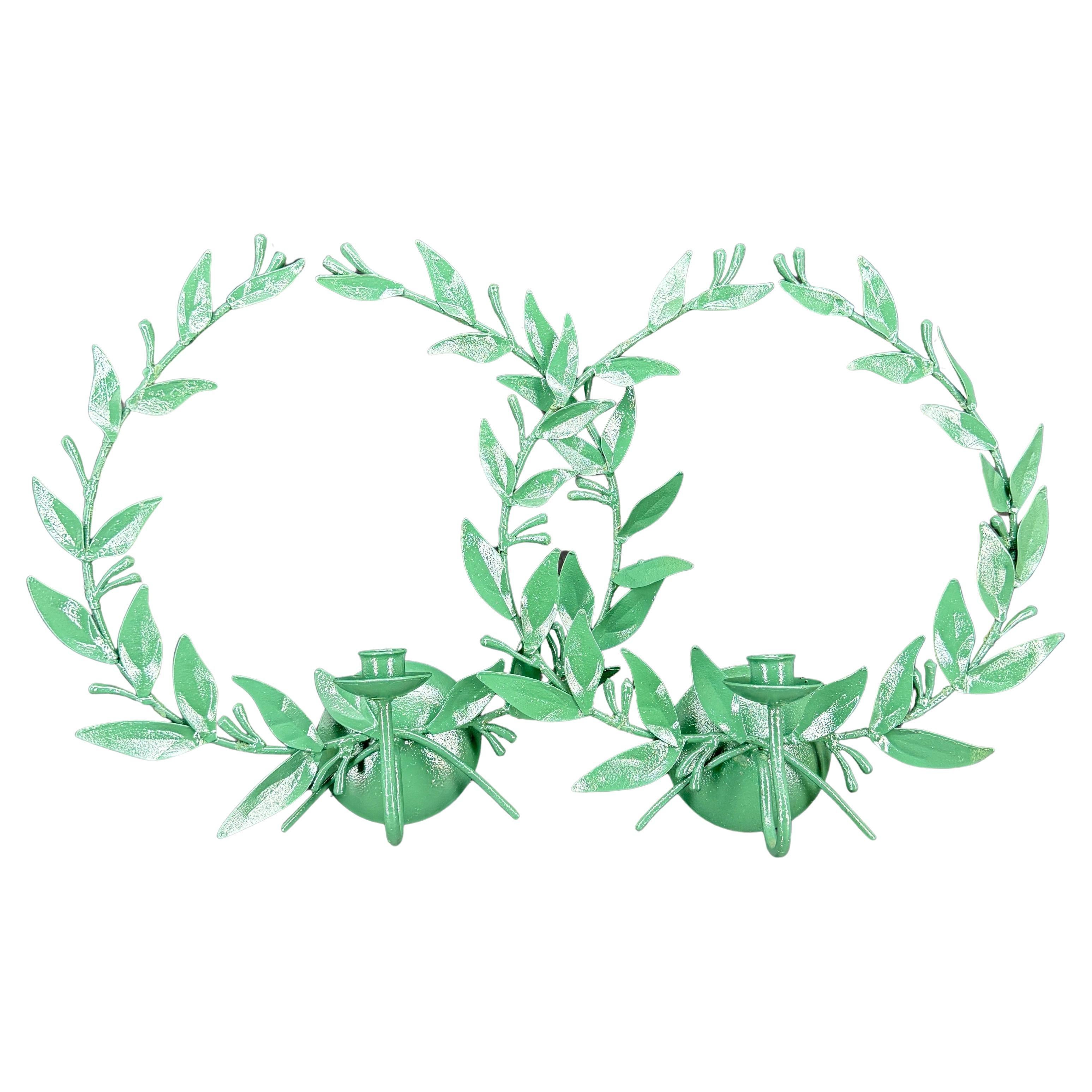 Pair of Italian Green Painted Laurel Leaf Candle Wall Sconces en vente