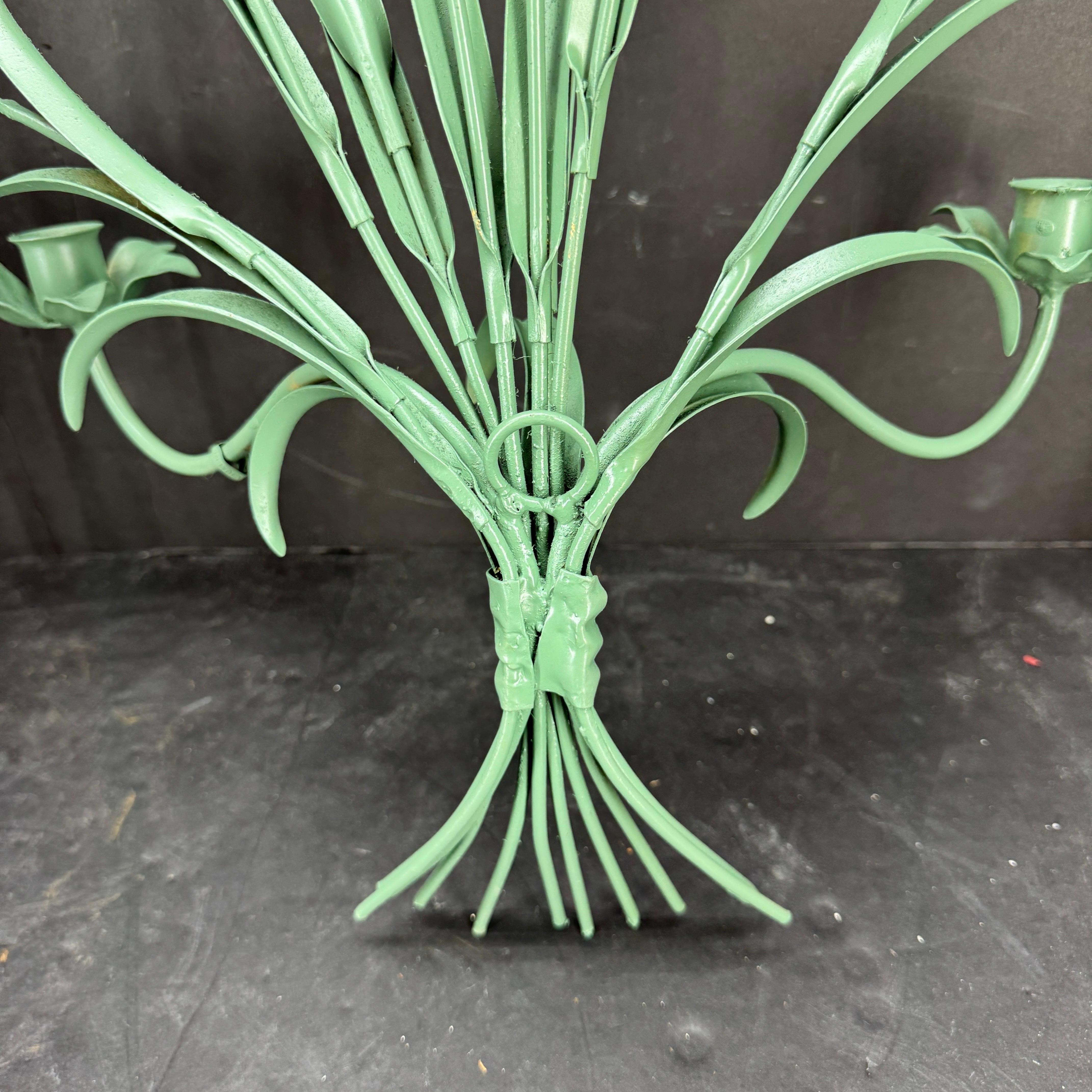 Coppia di candele da parete italiane in metallo verniciato verde Greene & Greene 2