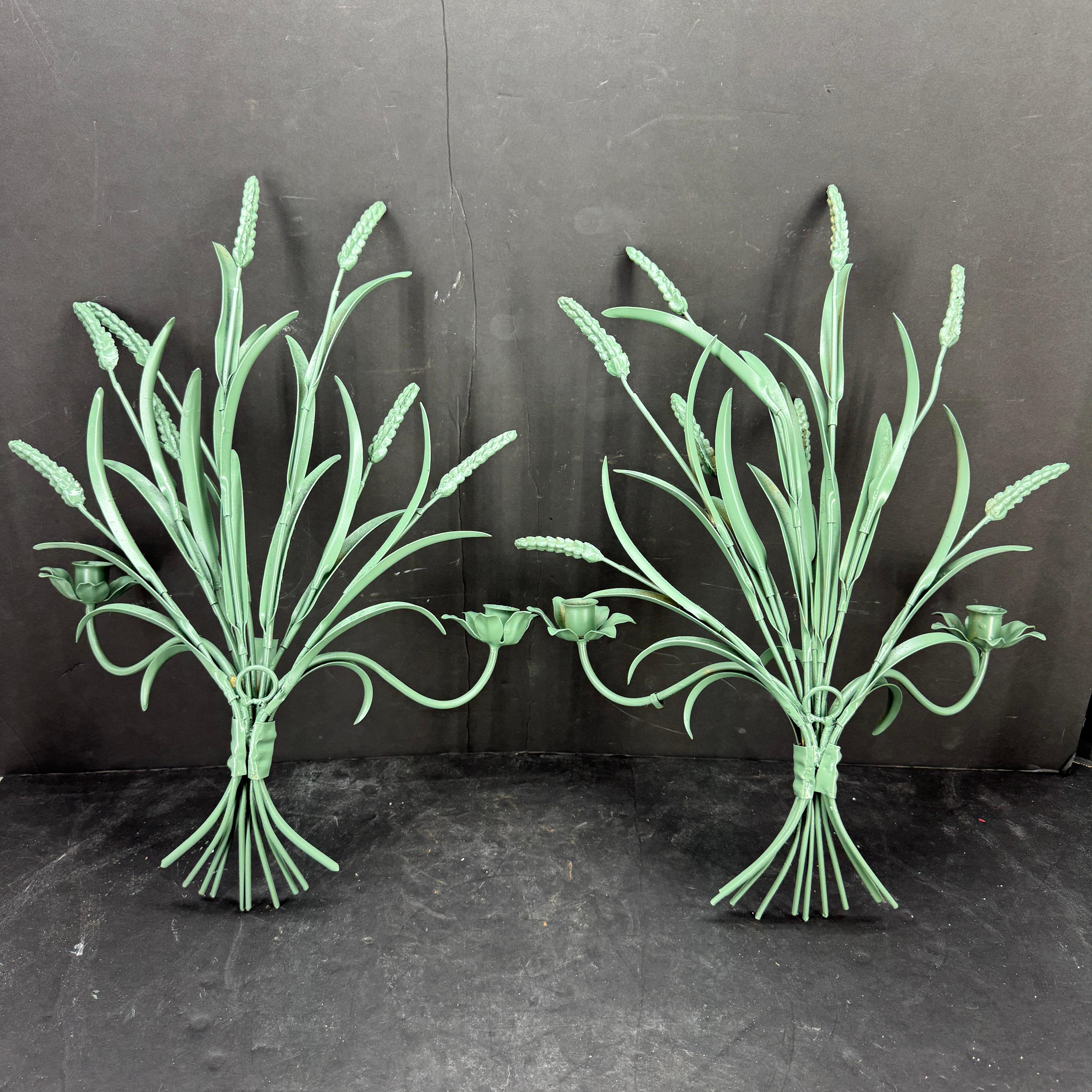 Coppia di candele da parete italiane in metallo verniciato verde Greene & Greene 3