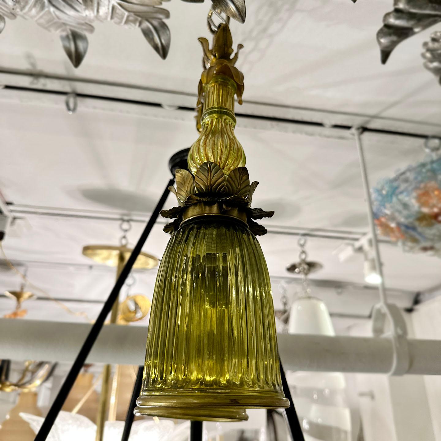 Paire de lampes à suspension vertes italiennes, vendues individuellement en vente 1