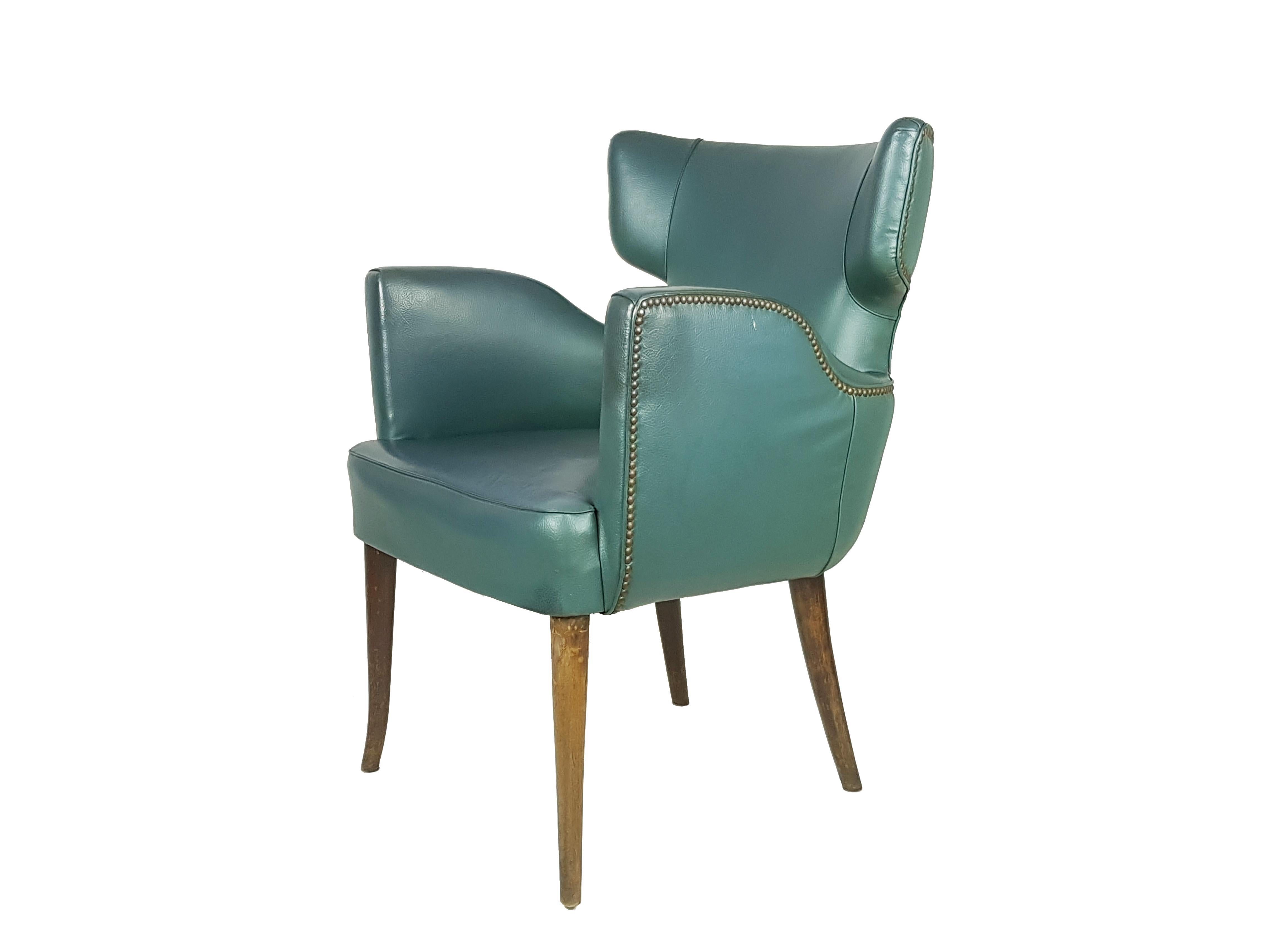 Mid-Century Modern Pair of Italian Green Skai & Wood '50s Armchairs in the Style of Melchiorre Bega For Sale