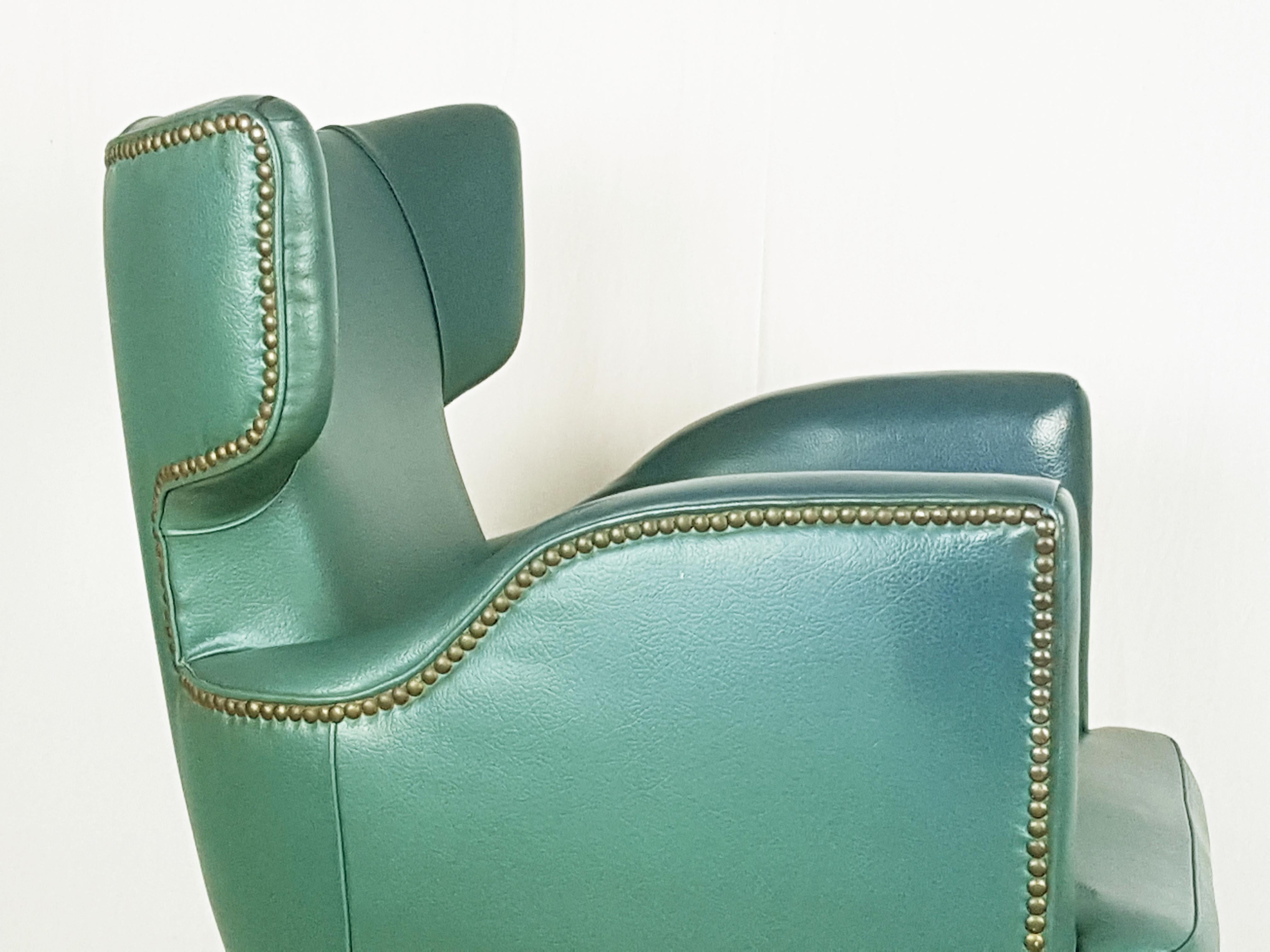 Mid-20th Century Pair of Italian Green Skai & Wood '50s Armchairs in the Style of Melchiorre Bega For Sale