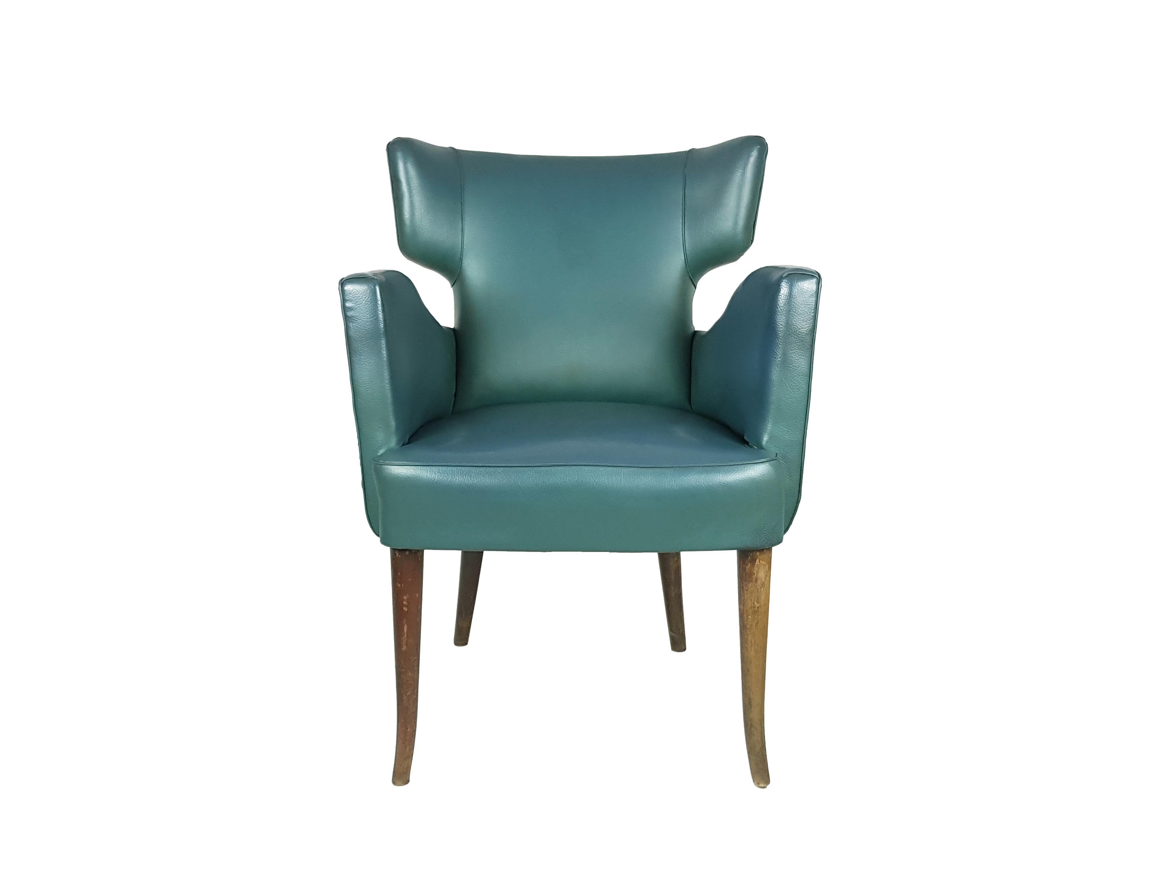 Pair of Italian Green Skai & Wood '50s Armchairs in the Style of Melchiorre Bega For Sale 1