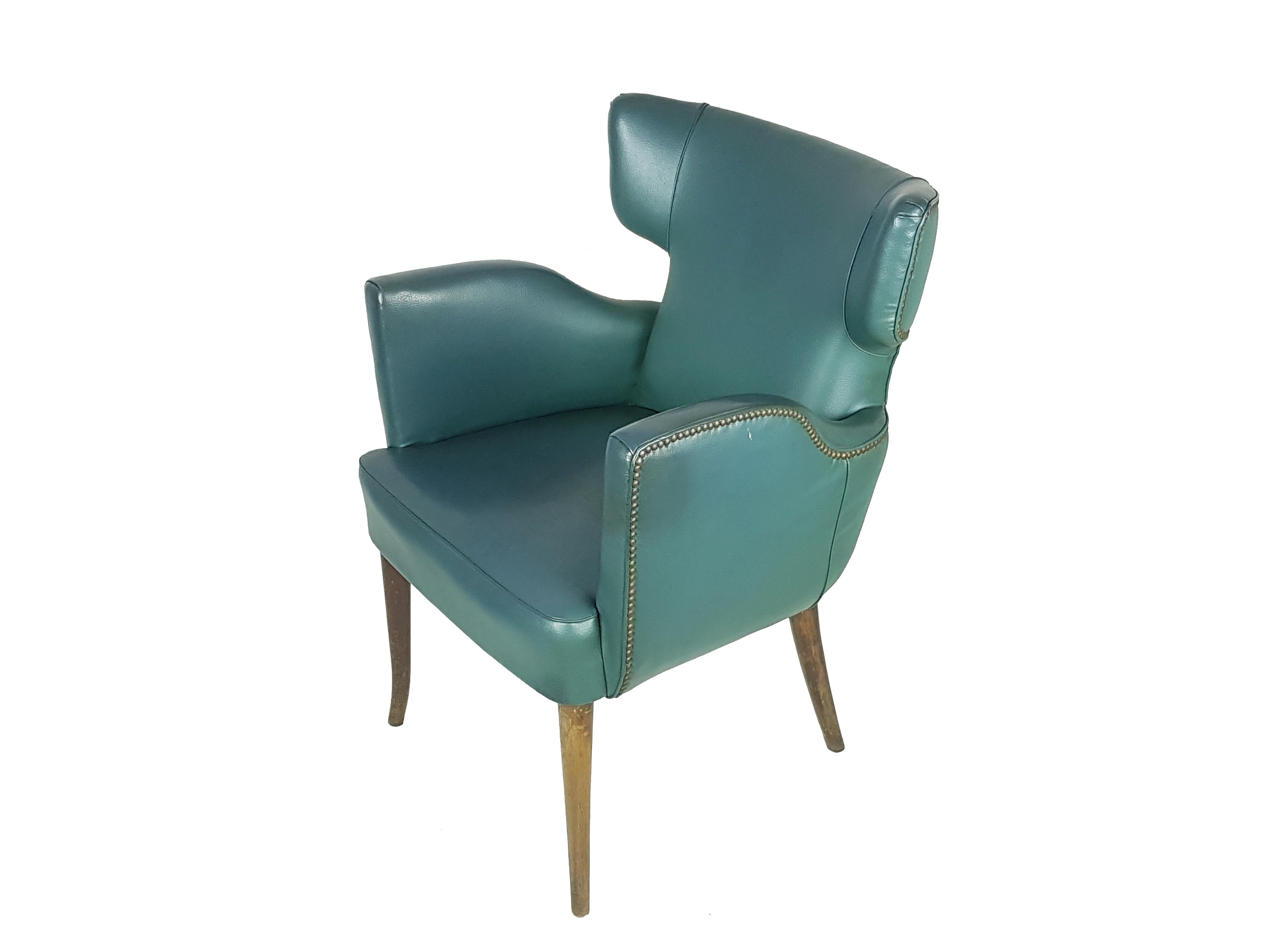 Pair of Italian Green Skai & Wood '50s Armchairs in the Style of Melchiorre Bega For Sale 3