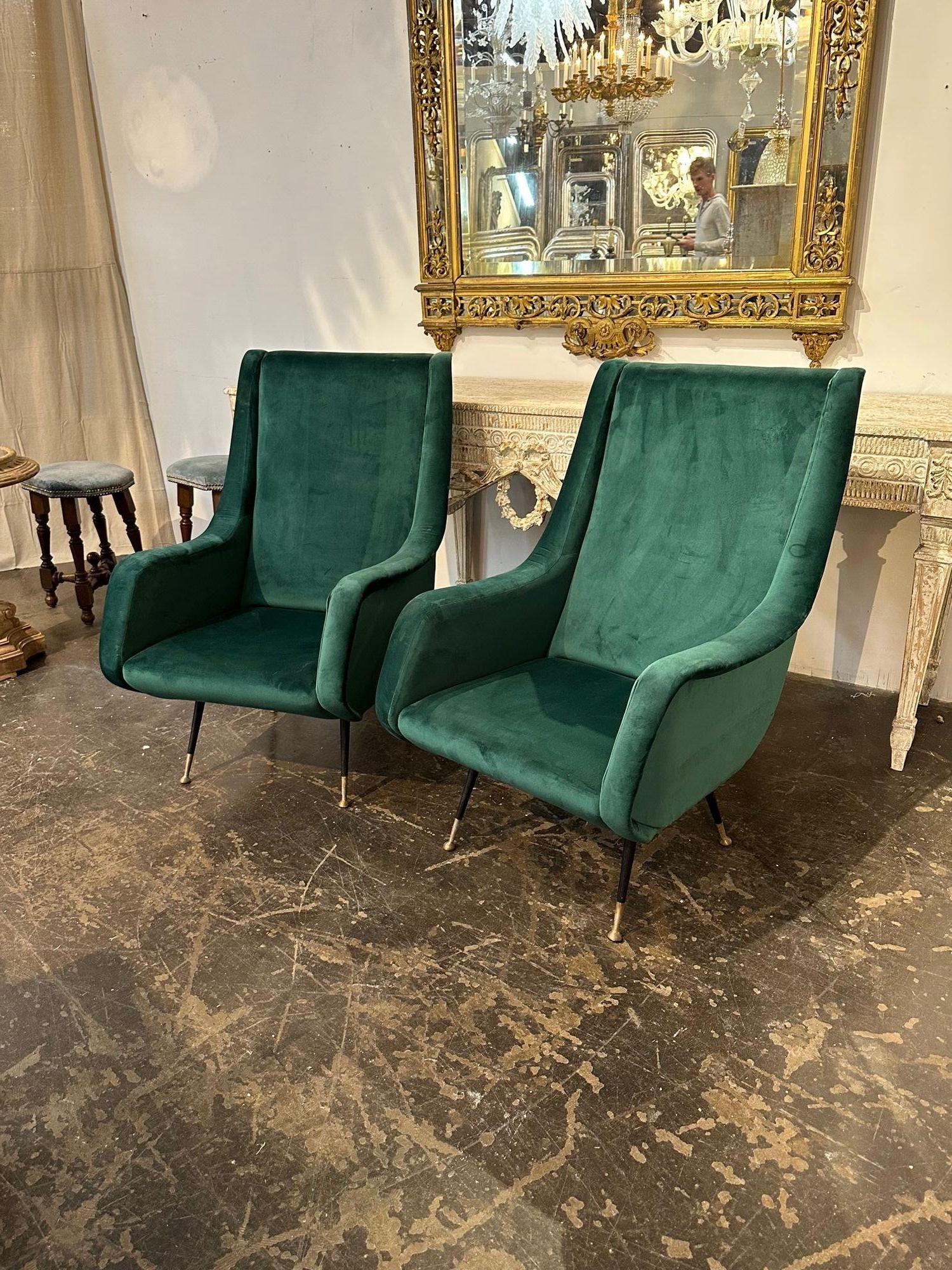 Pair of Italian Green Velvet Mid-Century Modern Chairs In Good Condition For Sale In Dallas, TX