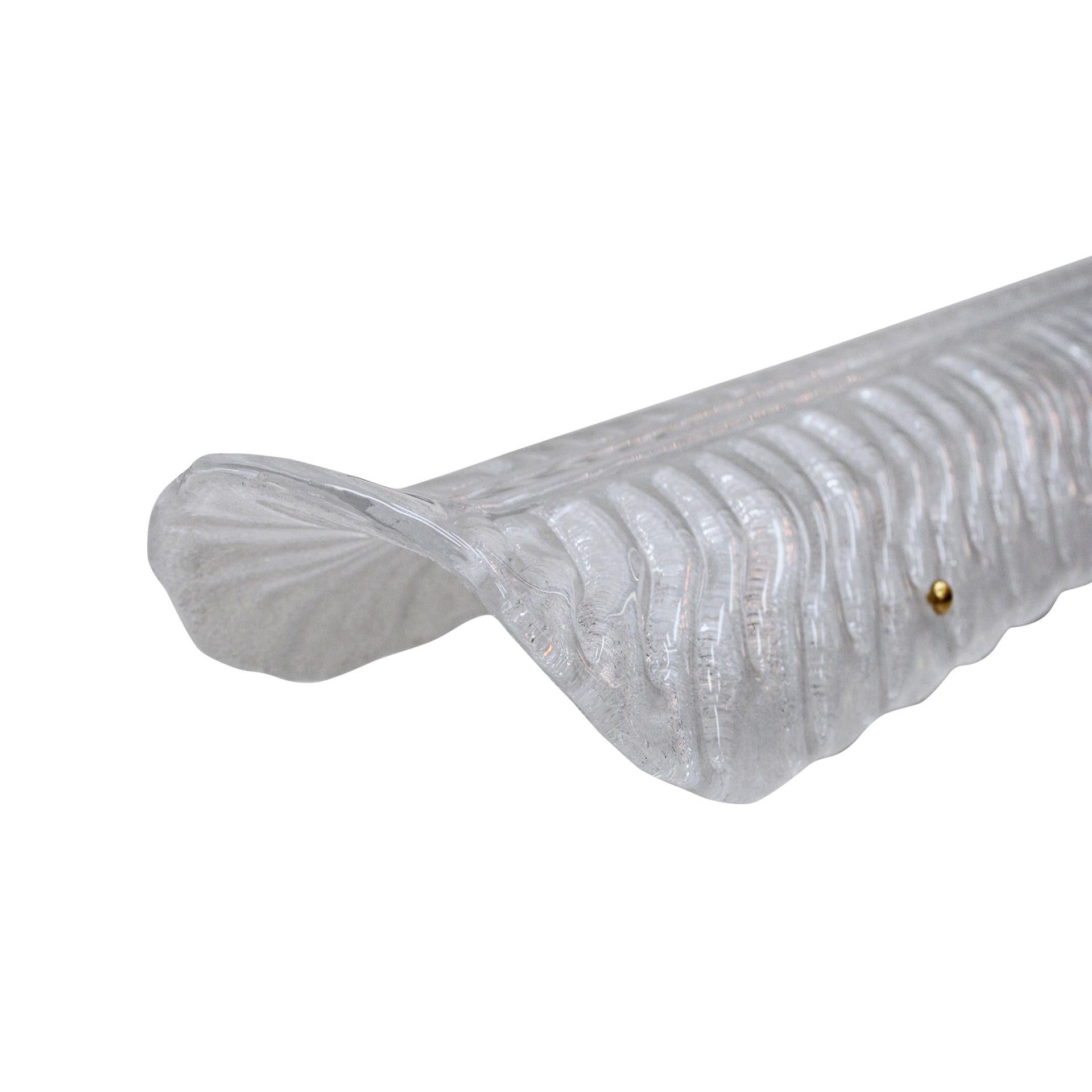 Pareja de apliques italianos de cristal de Murano soplado a mano y pluma de latón Italiano en venta