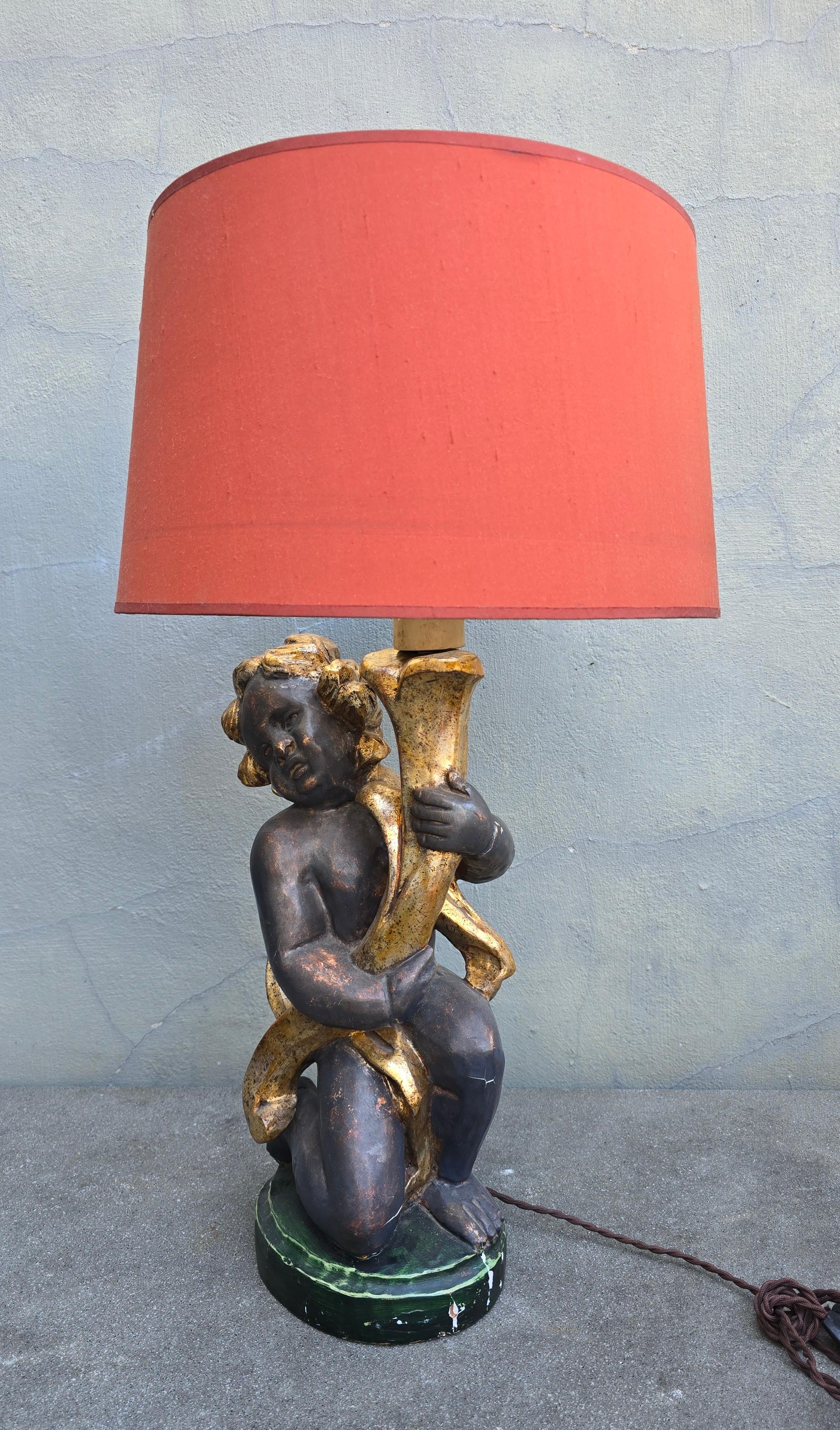 Coppia di lampade a cherubino italiane intagliate a mano in legno dorato, circa 1940 in vendita 3