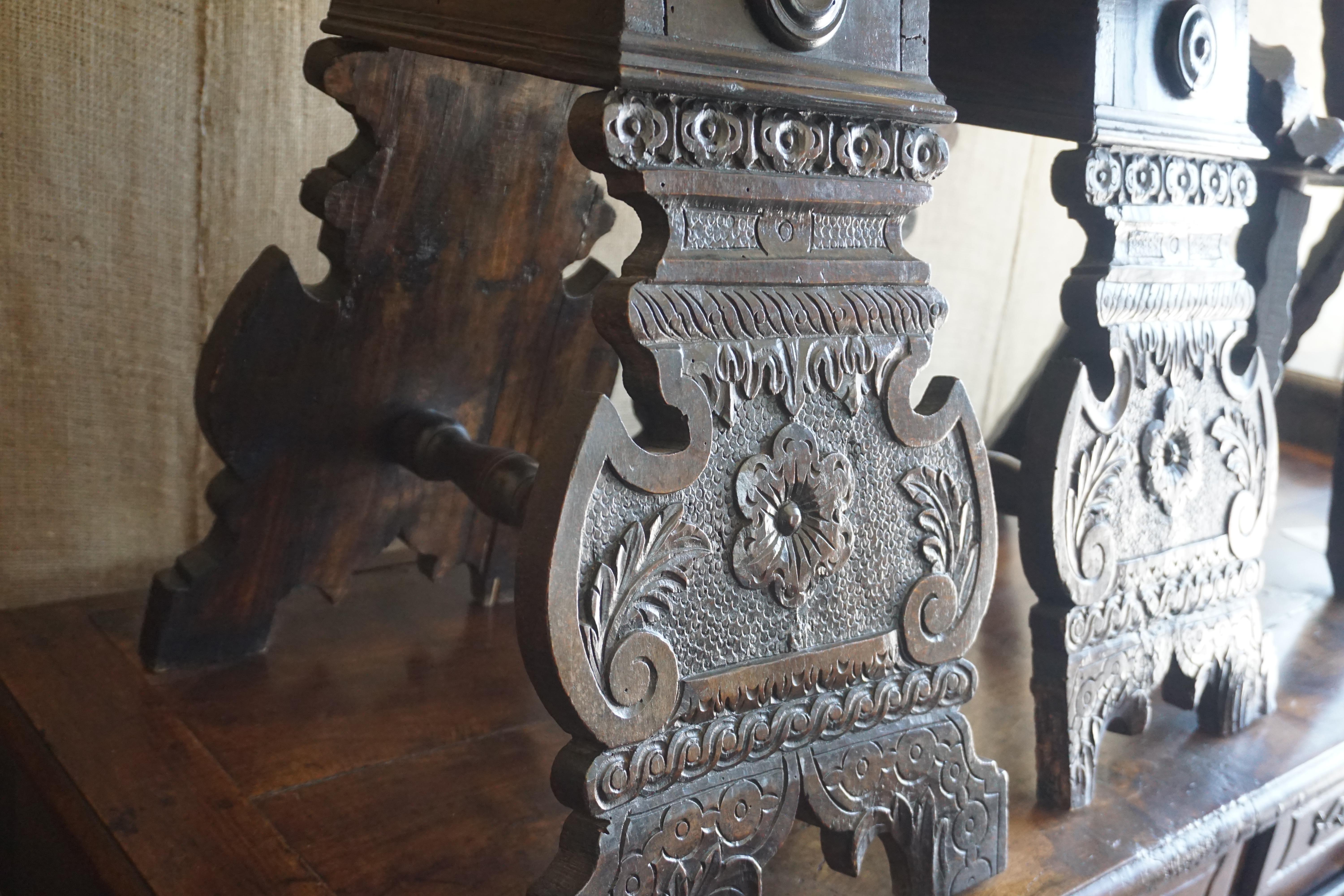 Pair of Italian Hand Carved Wooden Chairs, circa 1810 In Good Condition In Dallas, TX