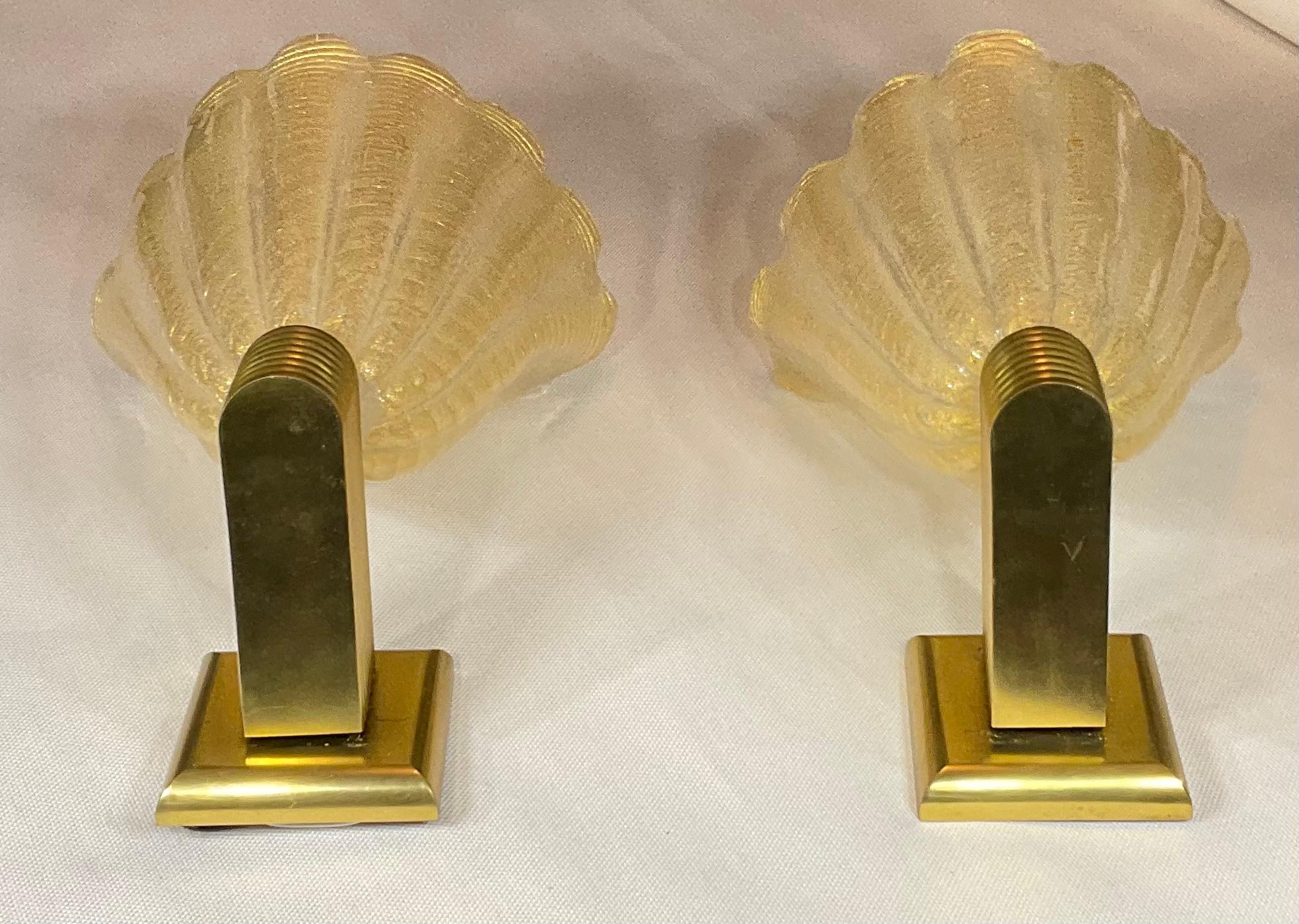 Paar italienische Wandleuchter aus mundgeblasenem Muranoglas  (Bronze) im Angebot