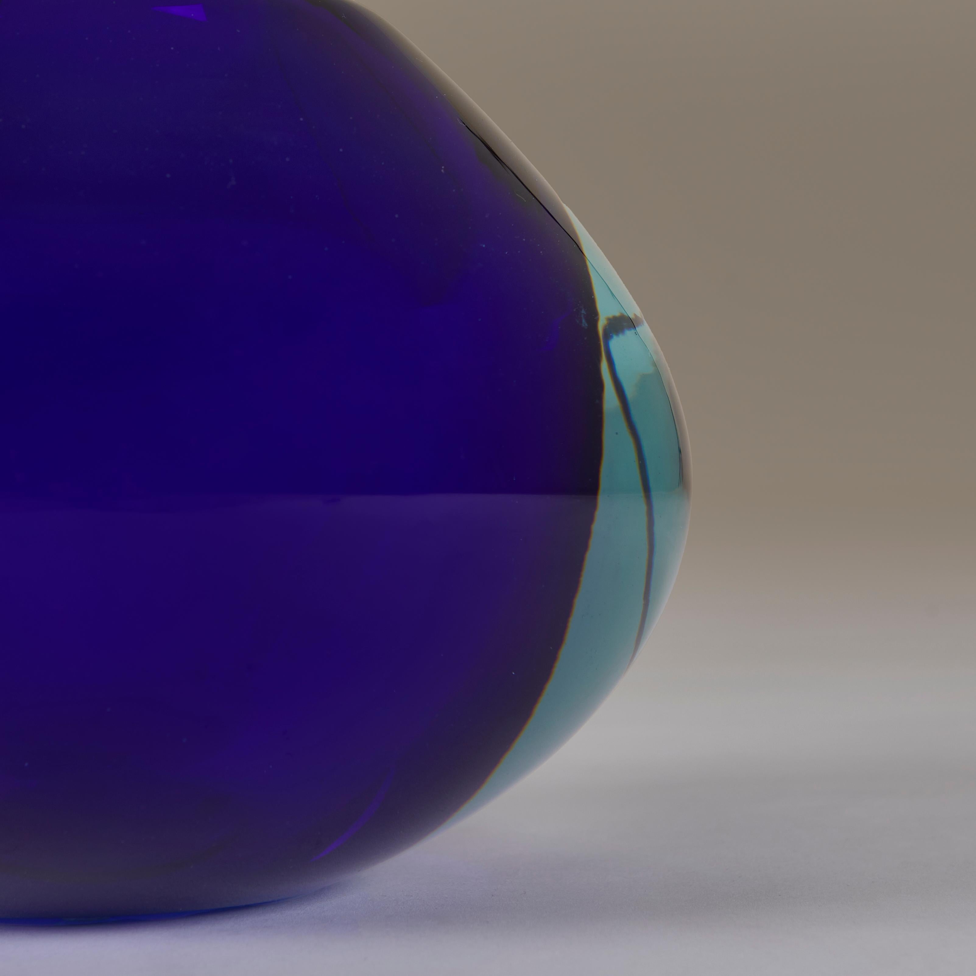 Paar italienische mundgeblasene Sommerso Tischlampen aus blauem und aquamarinfarbenem Murano und Messing im Zustand „Neu“ im Angebot in London, GB
