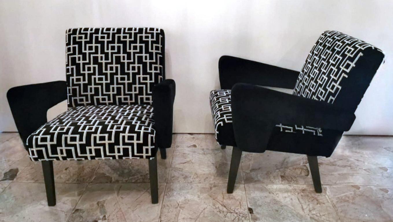 Pair Of Italian Handcrafted Armchairs in Wood And Upholstered With Guild Velvet In Good Condition For Sale In Prato, Tuscany