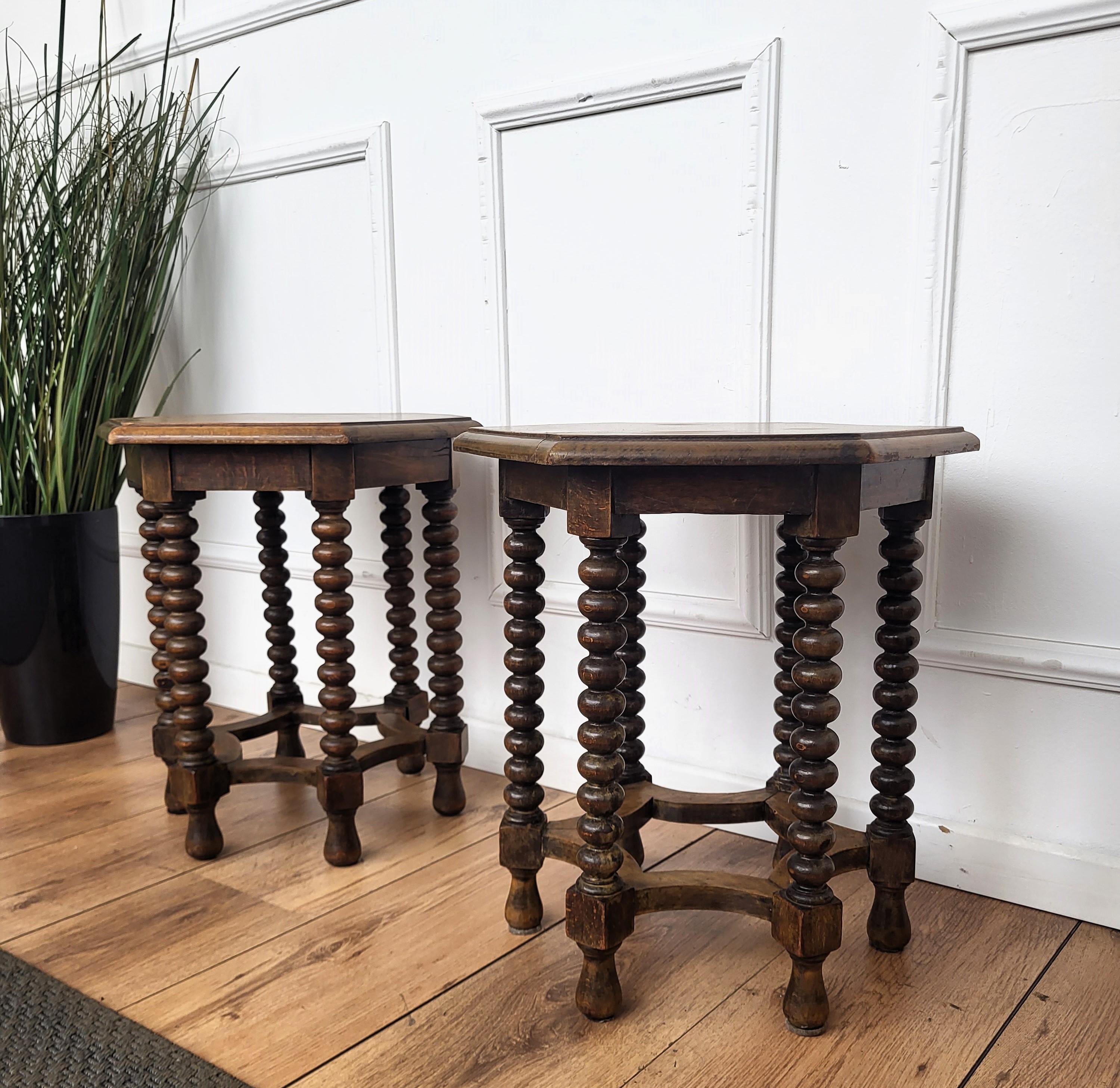 Pair of Italian Hexagonal Walnut Side Tables Stools with Bobbin Turned Legs In Good Condition In Carimate, Como
