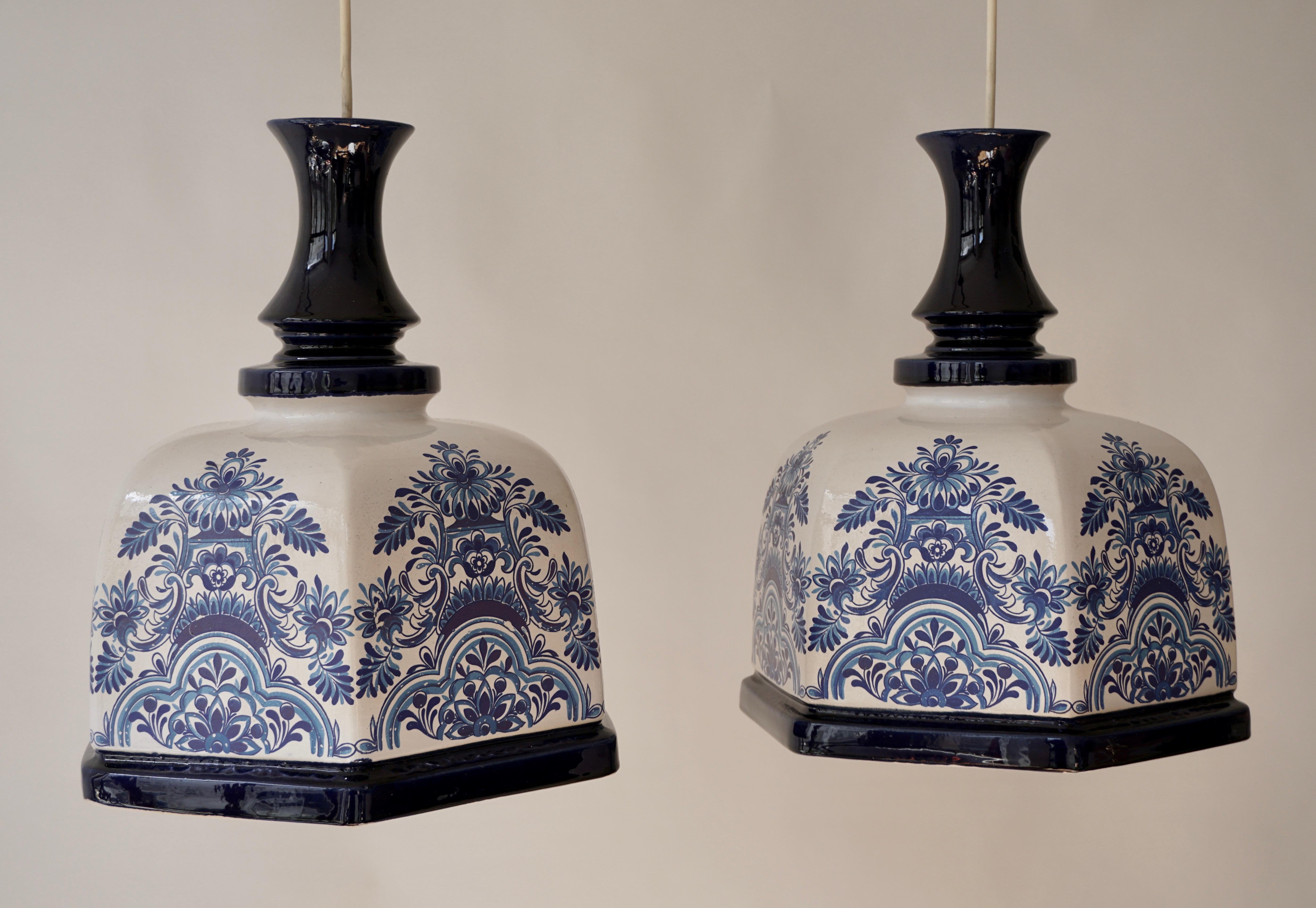 Mid-Century Modern Pair of Italian Hollywood Regency Ceramic Floral Pendant Lights For Sale